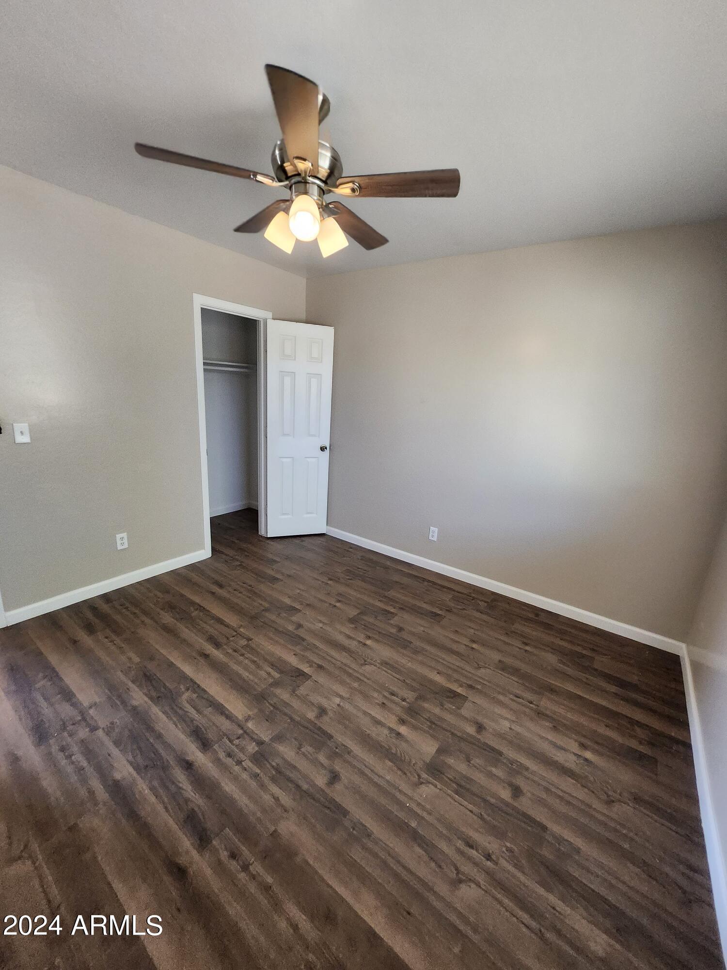 1224 E Dunlap Avenue Property Photo 7