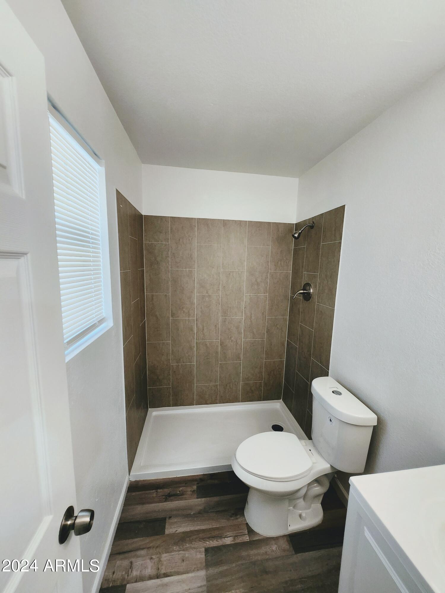 1224 E Dunlap Avenue Property Photo 8