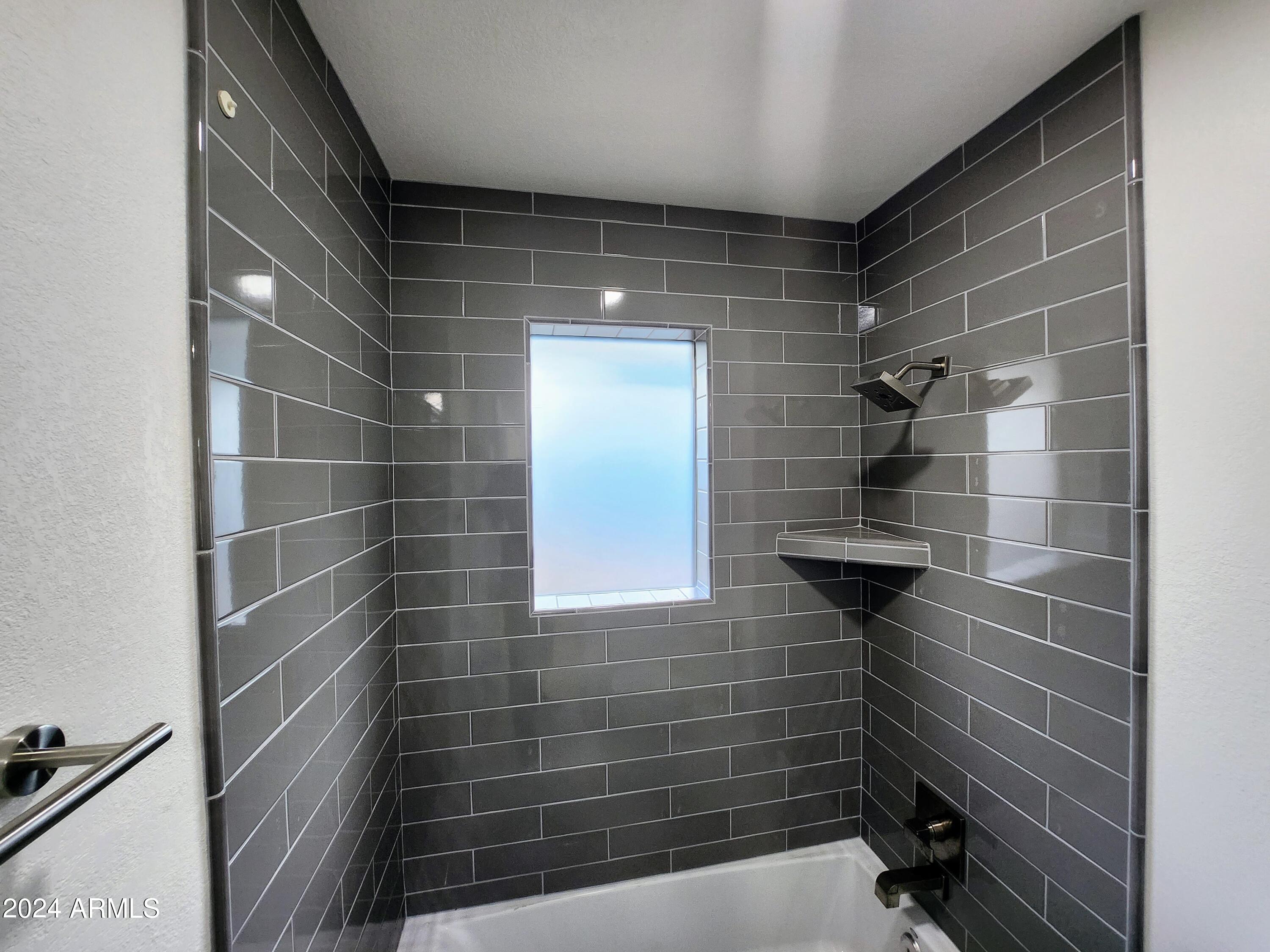 1224 E Dunlap Avenue Property Photo 12