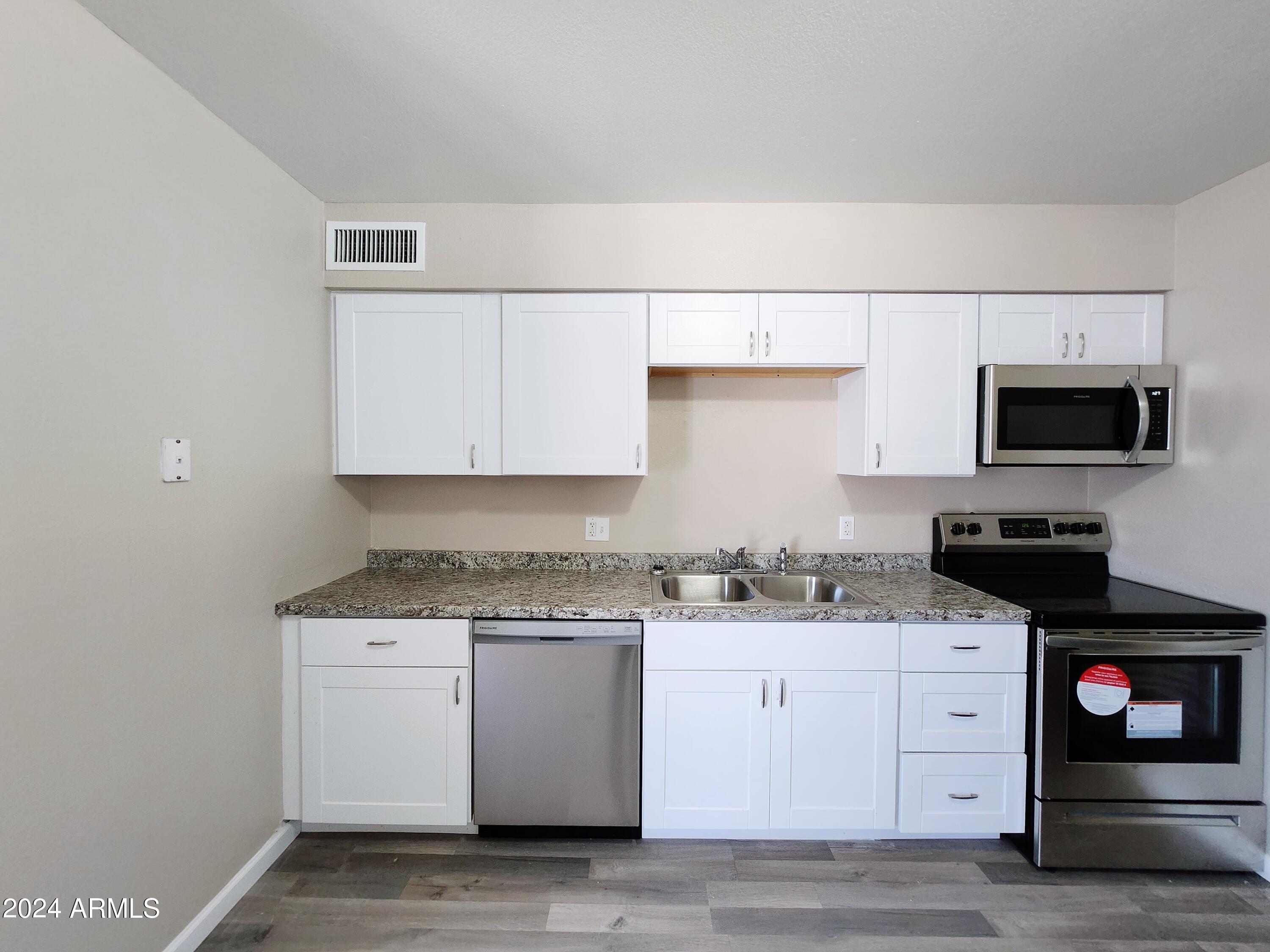 1224 E Dunlap Avenue Property Photo 15