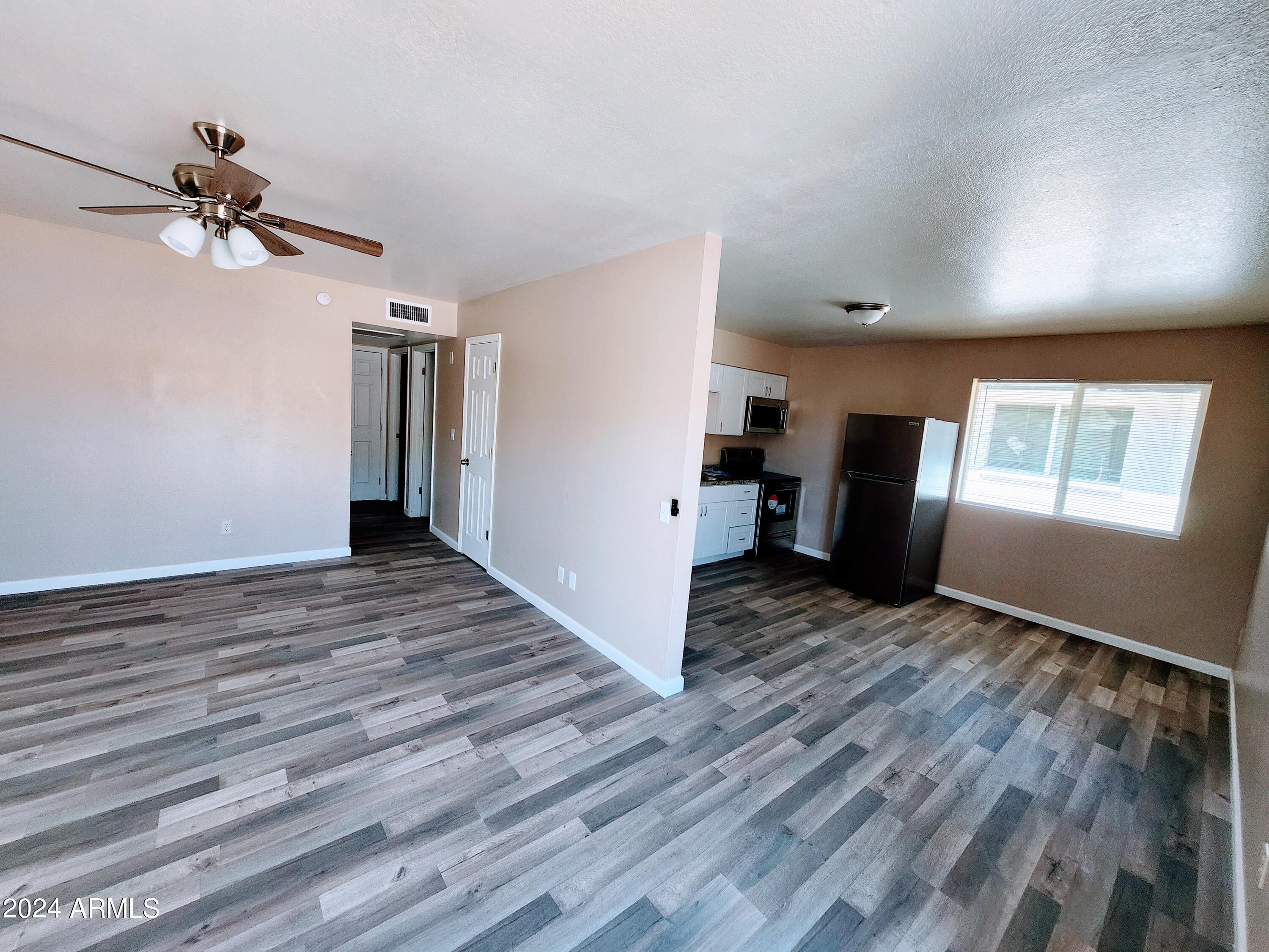 1224 E Dunlap Avenue Property Photo 16