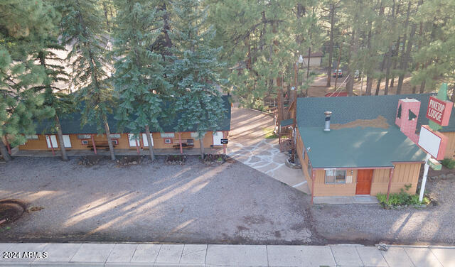 593 E White Mountain Boulevard Property Photo 1