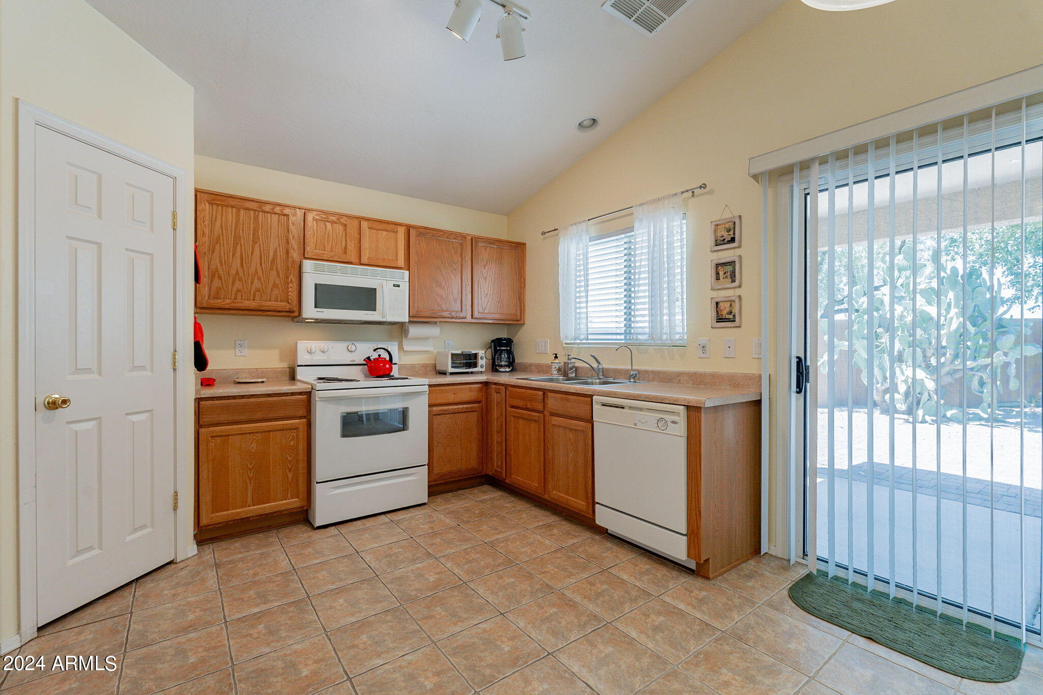 368 S 18th Street Property Photo 8