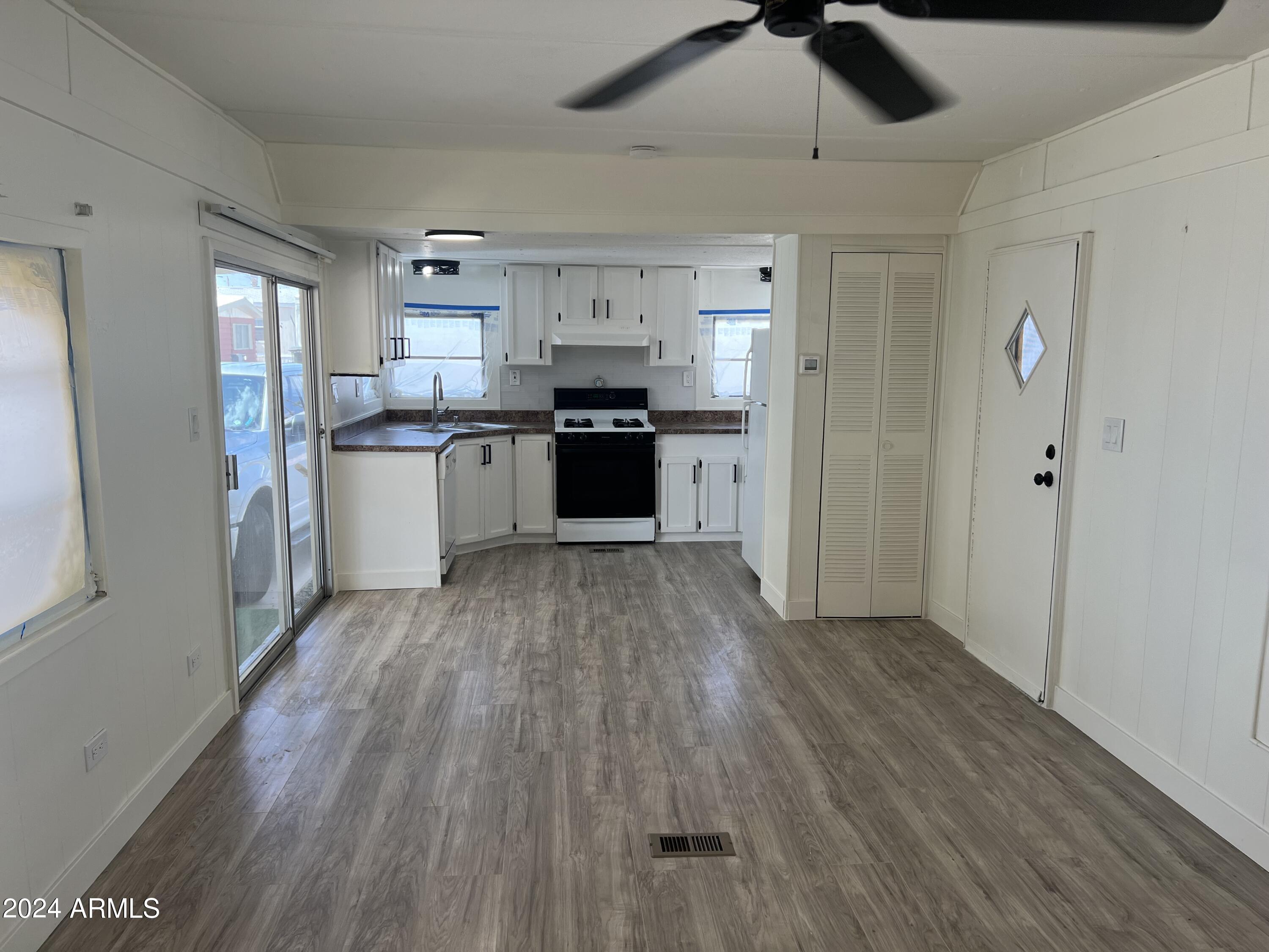 7300 N 51st Avenue Property Photo 5