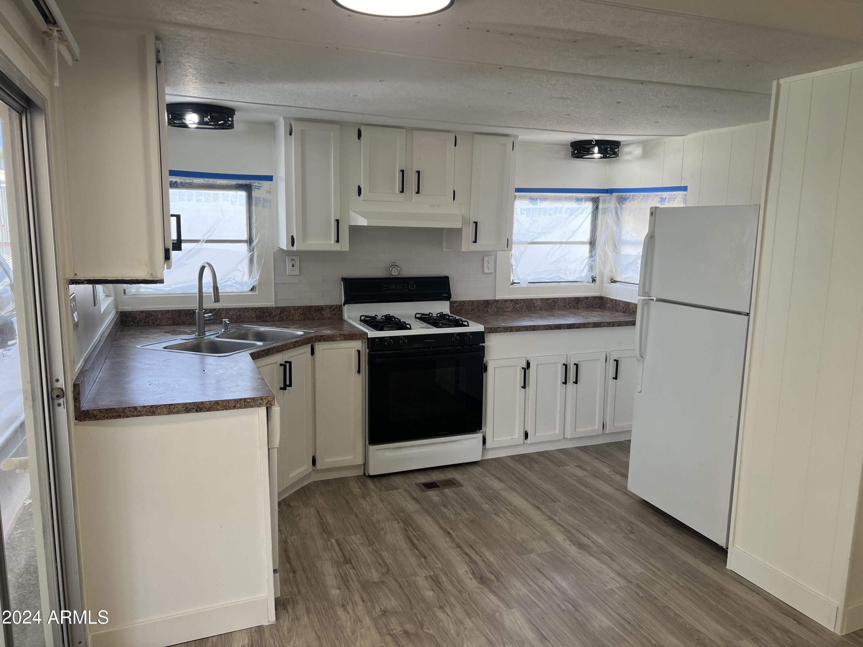 7300 N 51st Avenue Property Photo 6