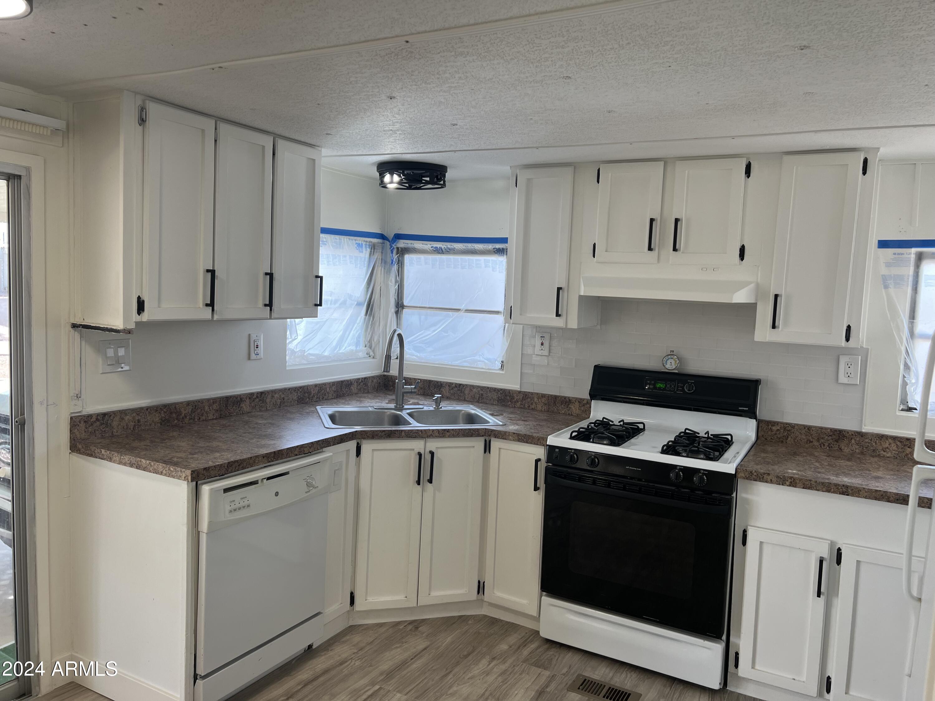 7300 N 51st Avenue Property Photo 7