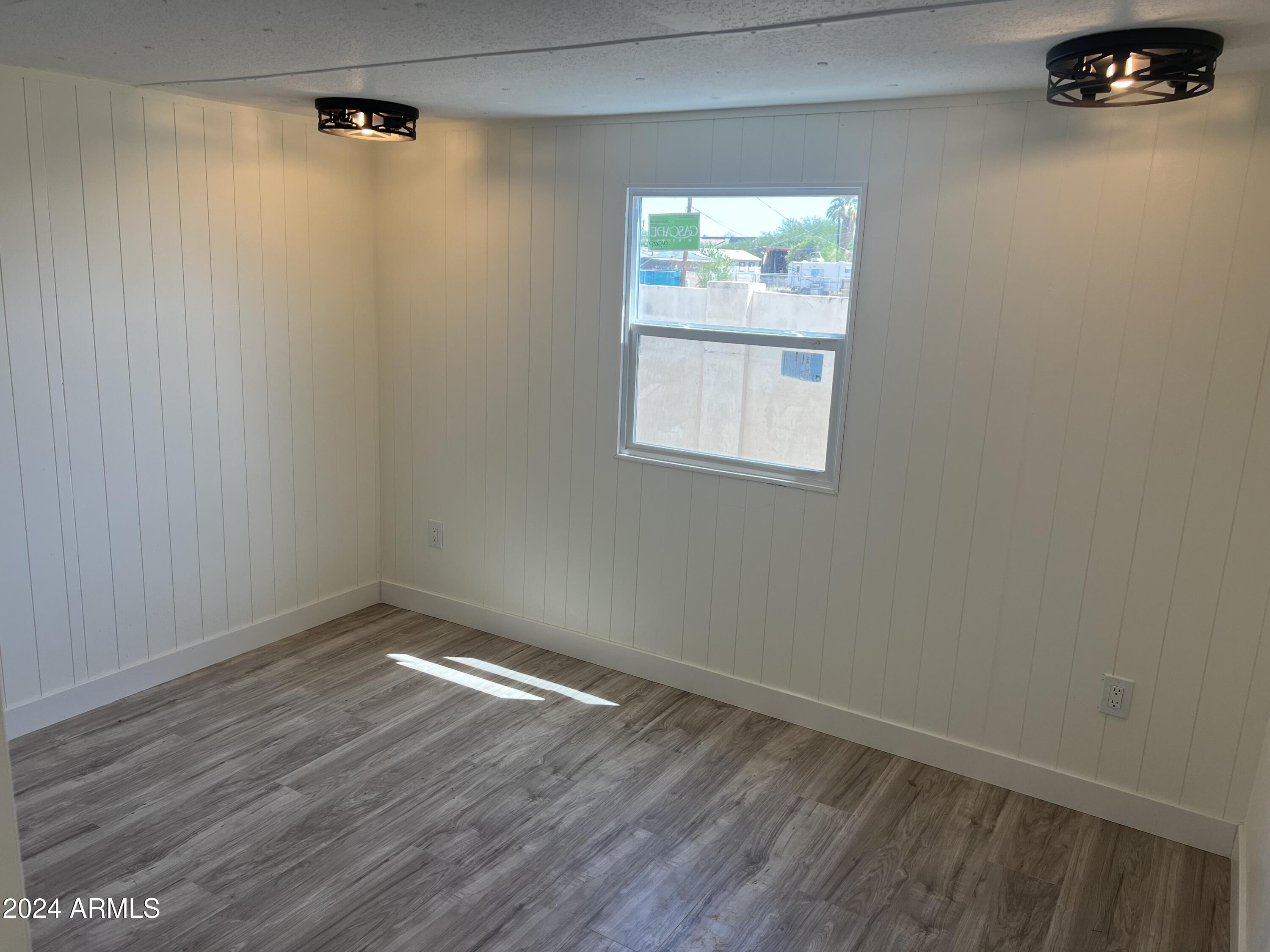 7300 N 51st Avenue Property Photo 9