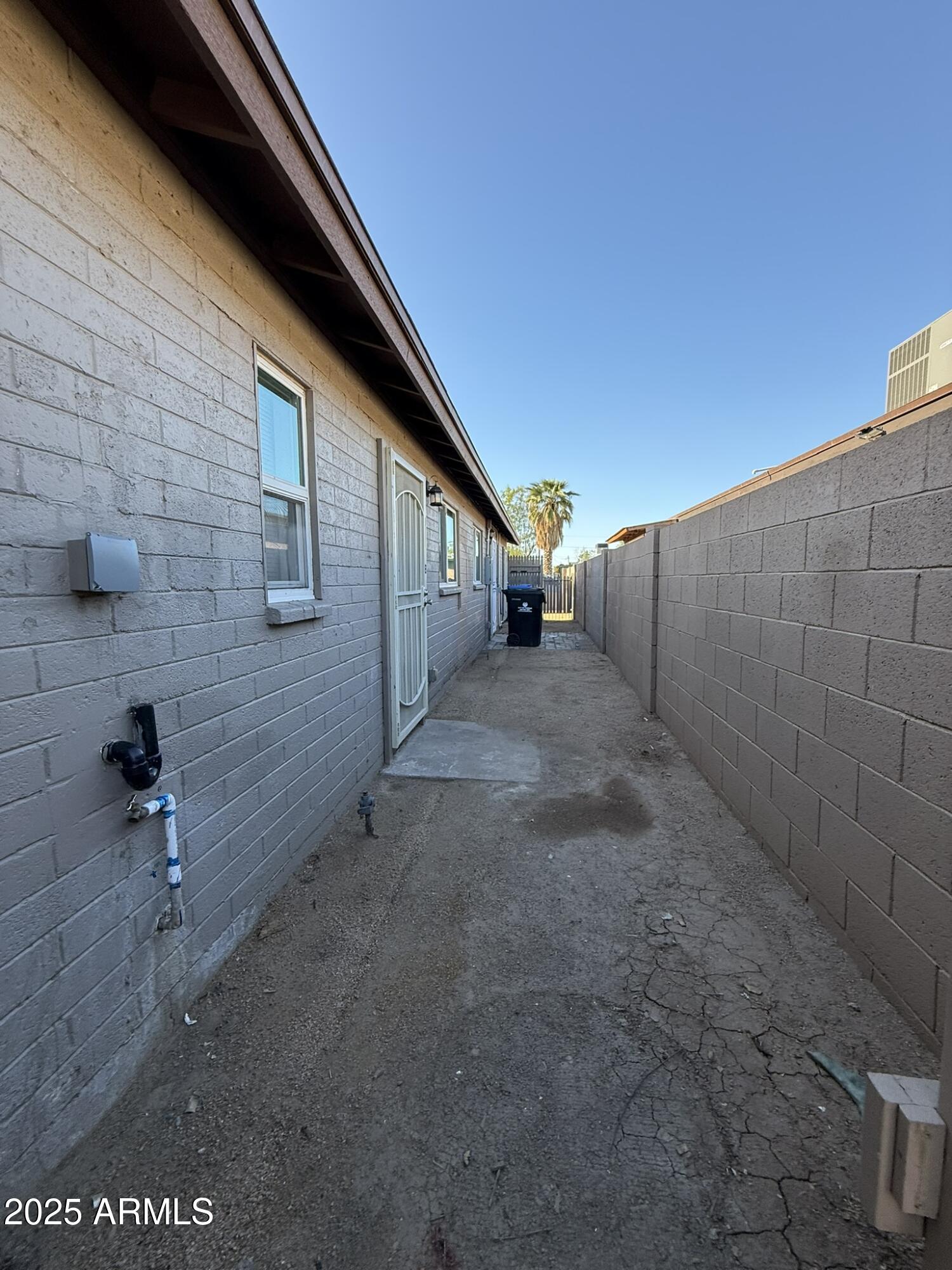 3502 W Hadley Street Property Photo 3