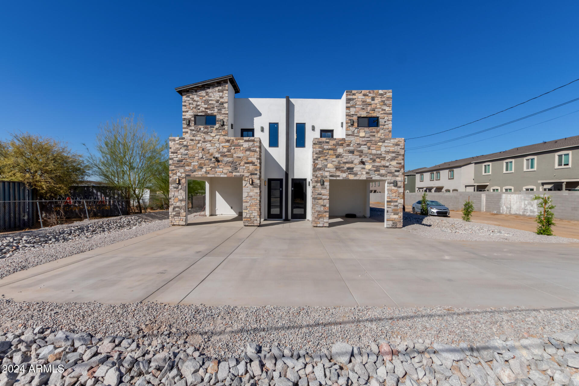 724 E Apollo Road Property Photo