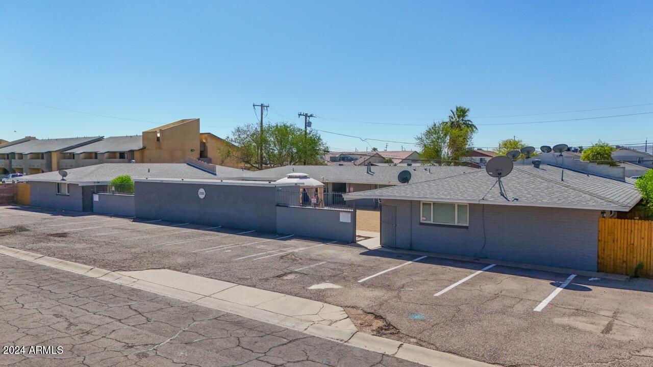 2203 E Mckinley Street Property Photo 2