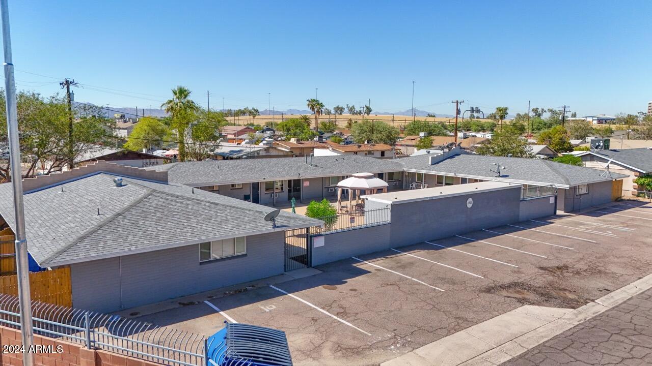 2203 E Mckinley Street Property Photo 5