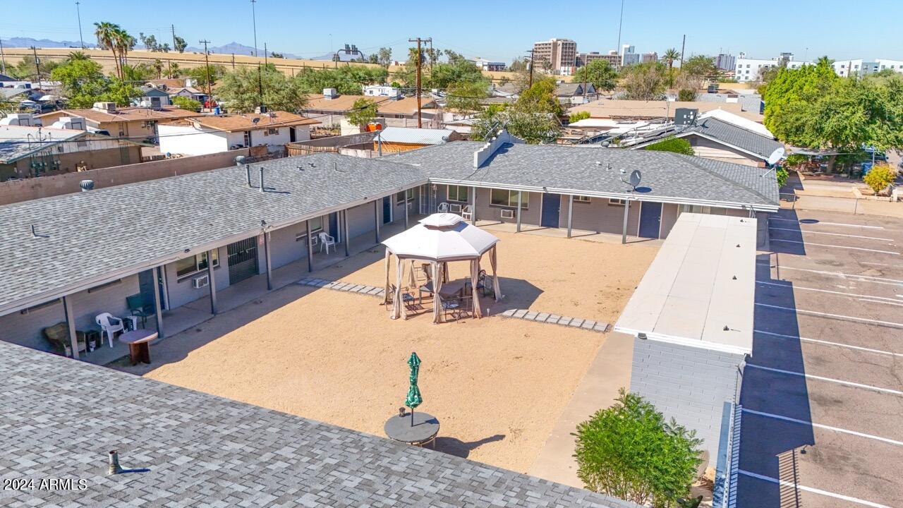 2203 E Mckinley Street Property Photo 8