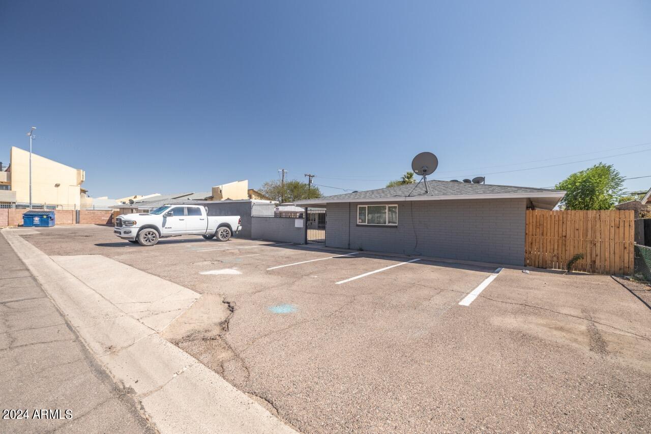 2203 E Mckinley Street Property Photo 32