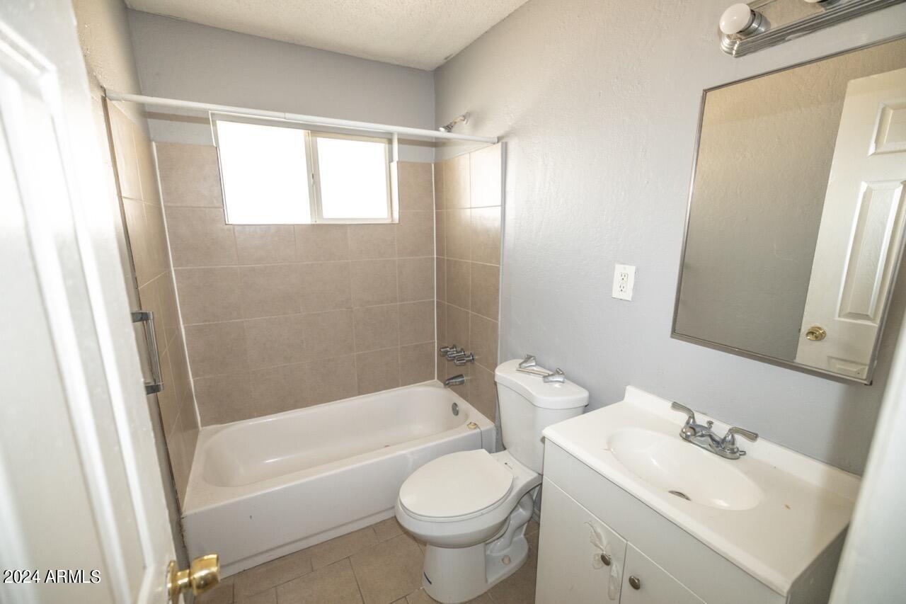 2203 E Mckinley Street Property Photo 52