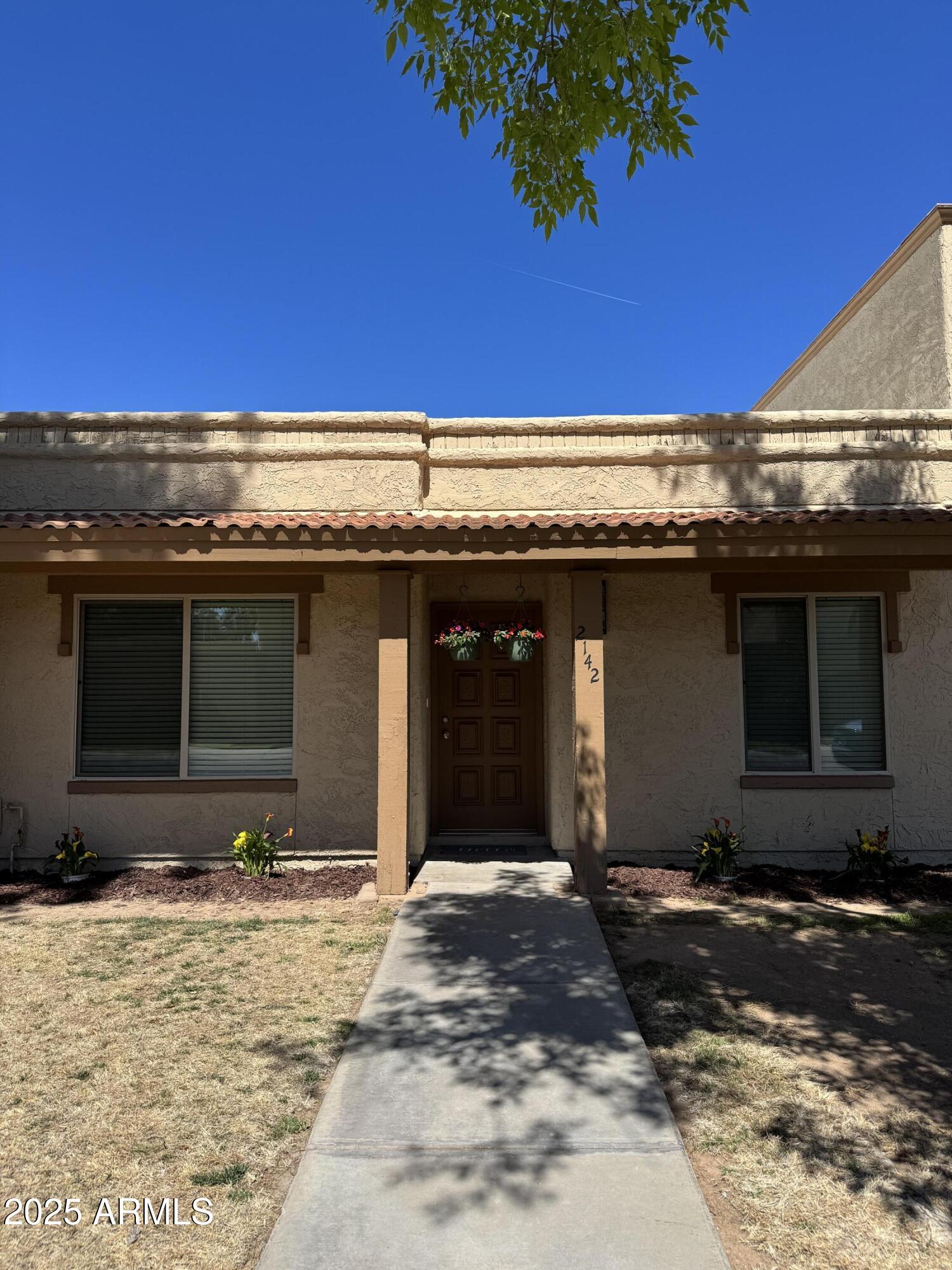 2142 E Donner Drive Property Photo 1