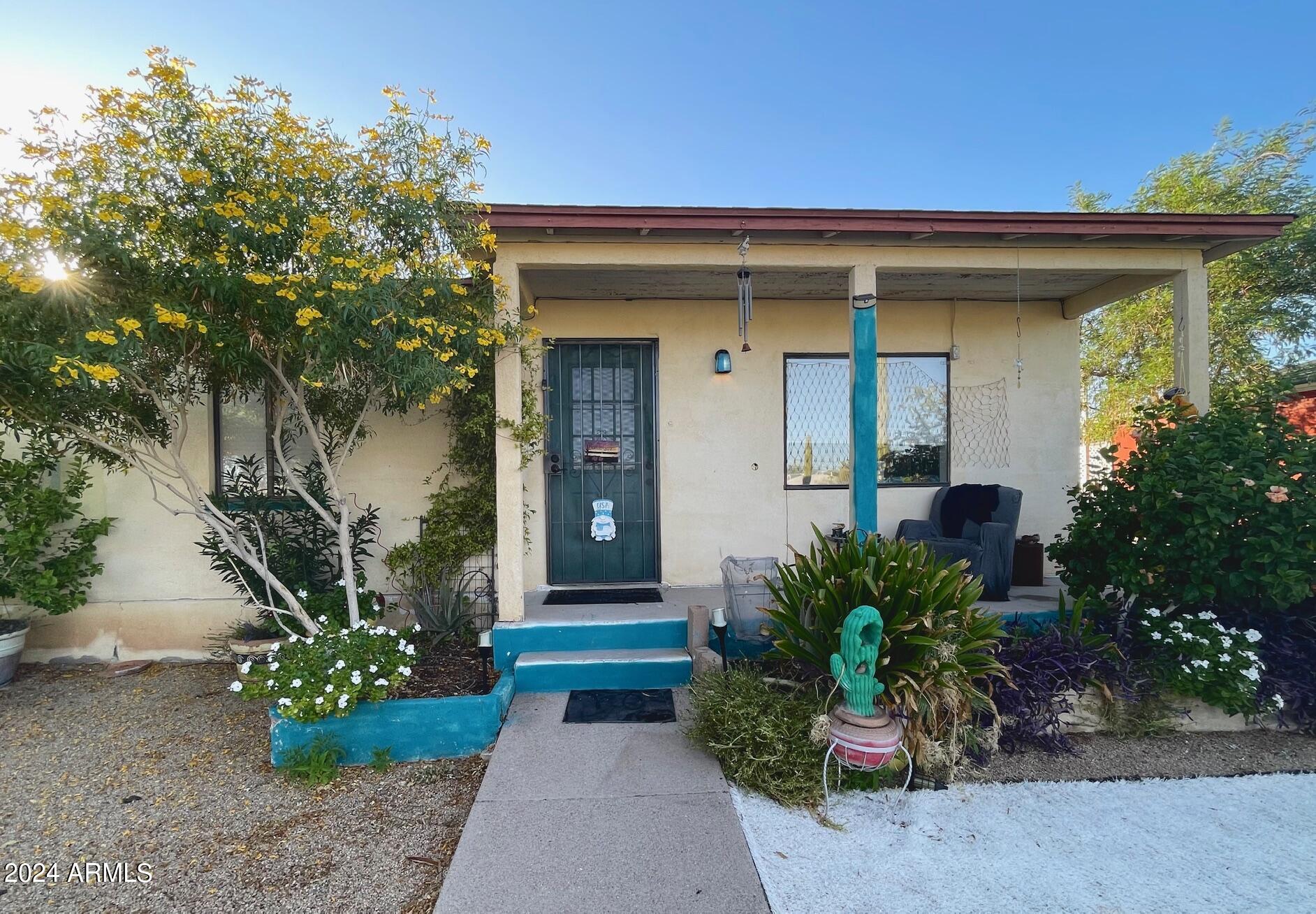 430 W Vananda Avenue Property Photo 1