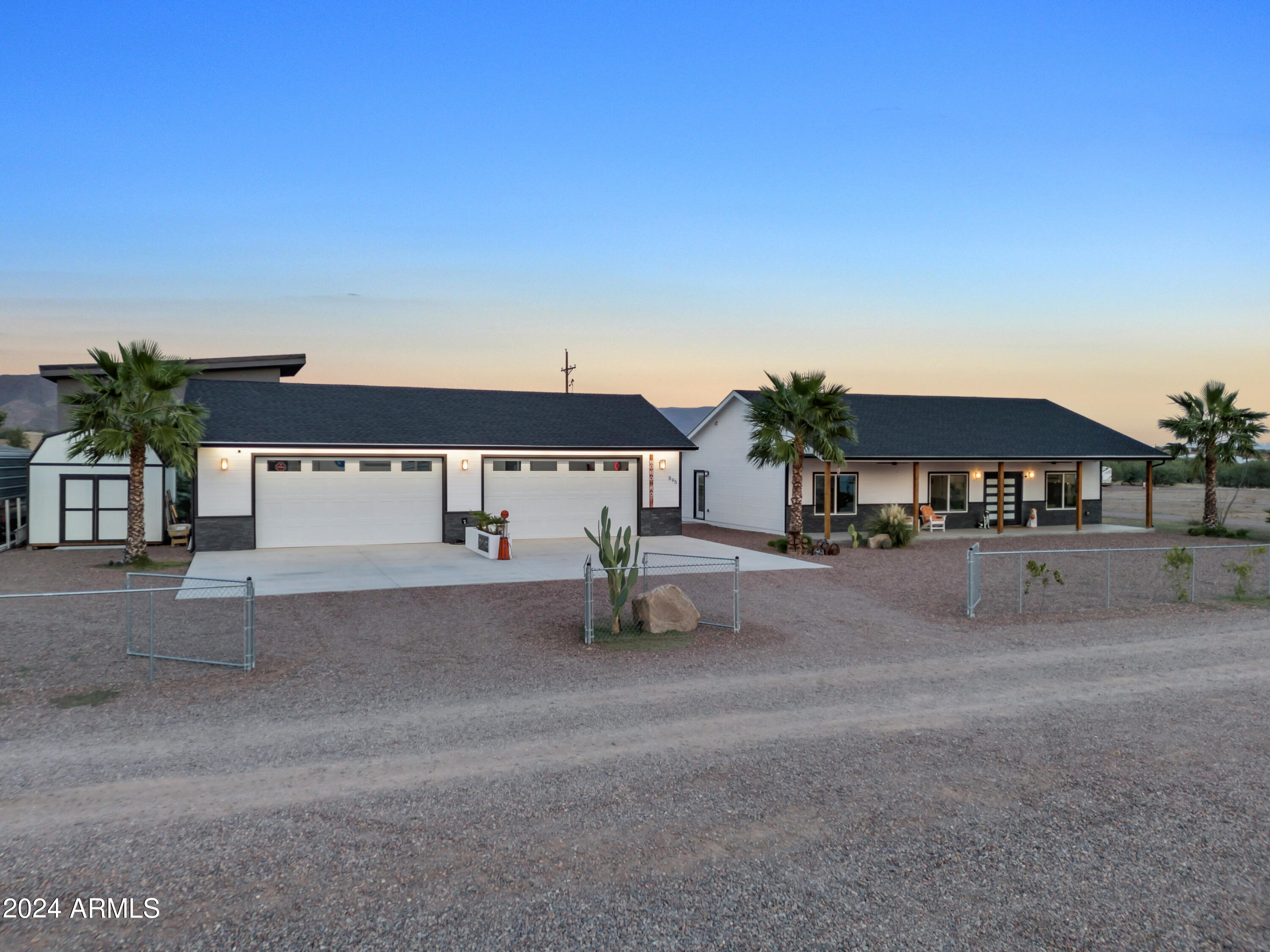 895 S Accuracy Way Property Photo 1