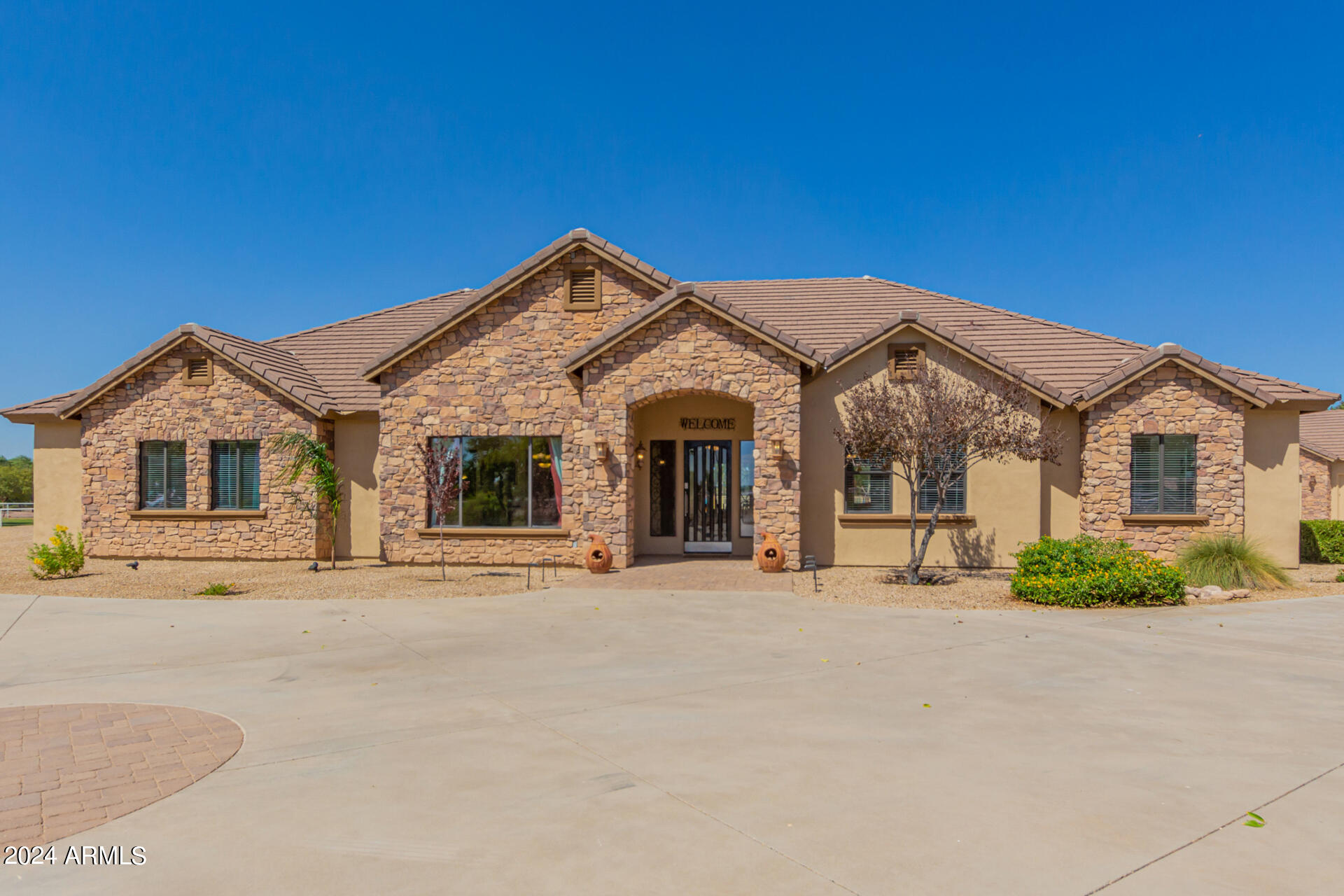 2336 E Elk Bugle Trail Property Photo 1