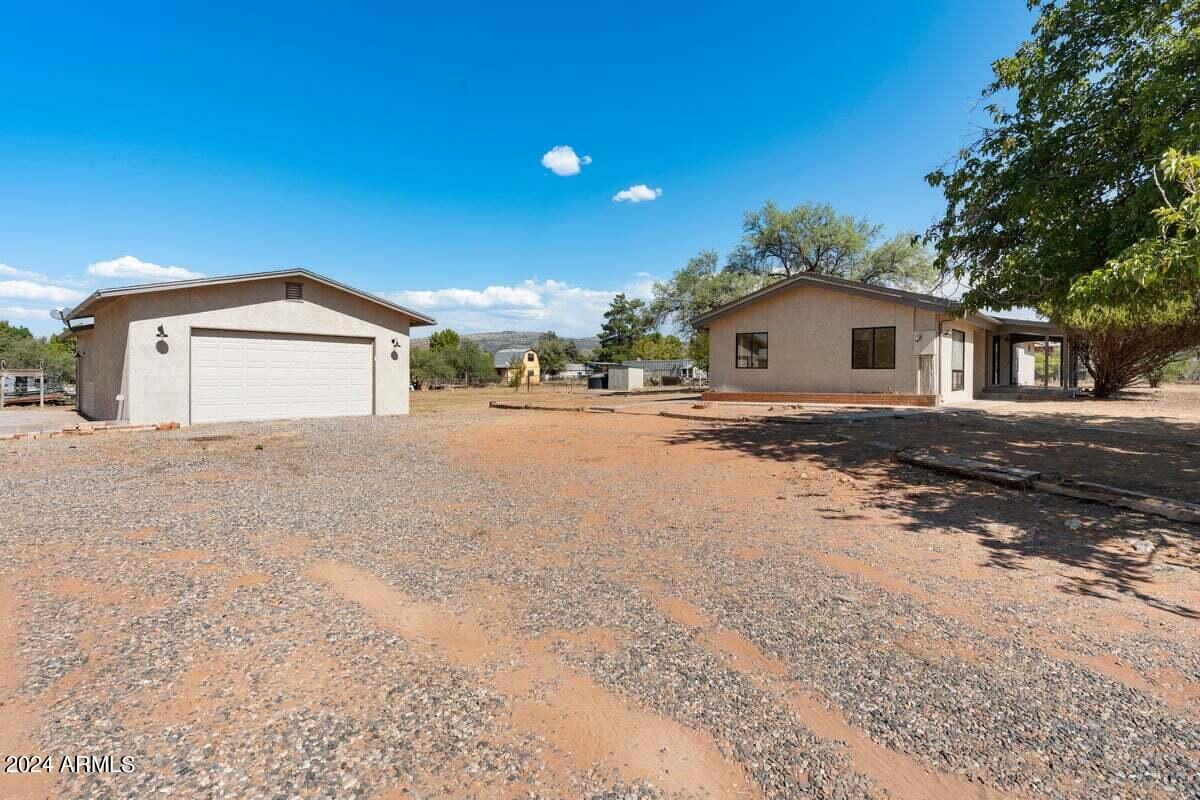 11310 E Circle Drive Property Photo