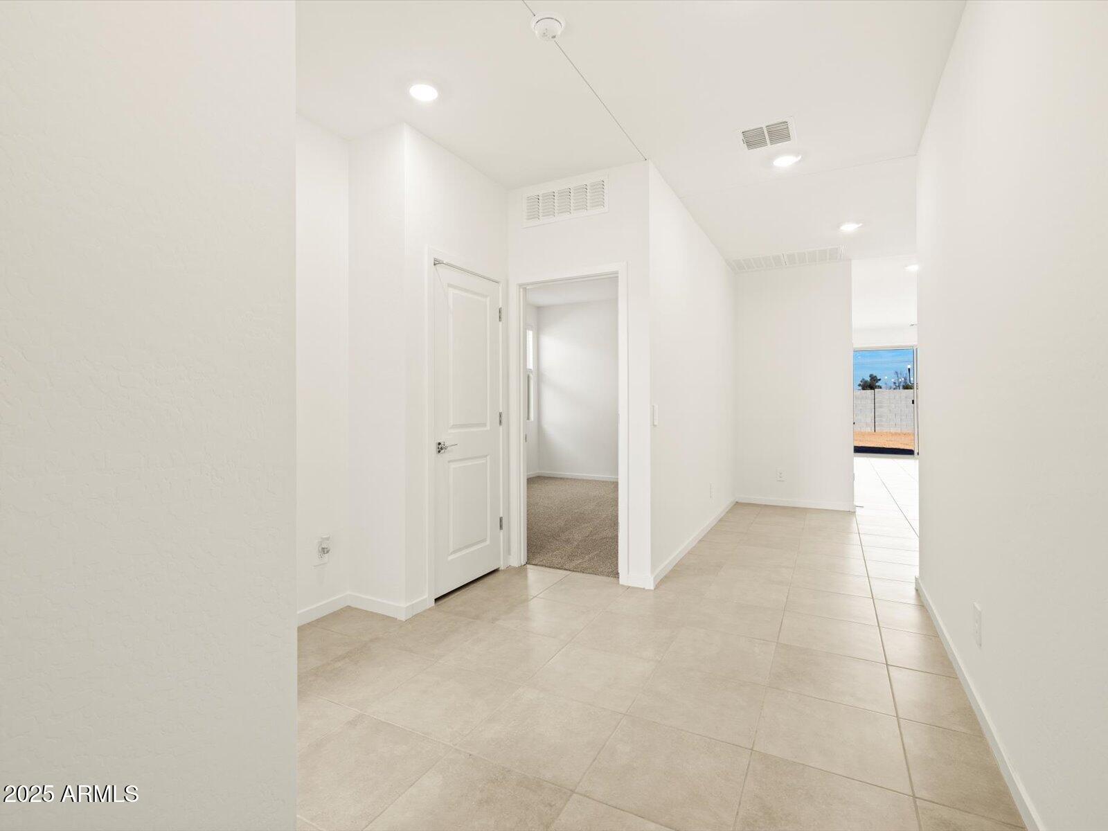 8612 W Warner Street Property Photo 5