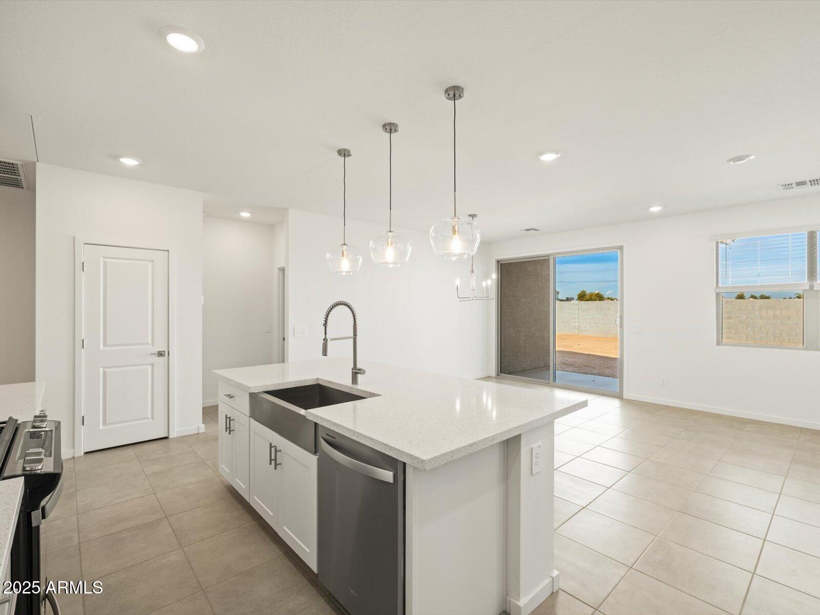 8612 W Warner Street Property Photo 11