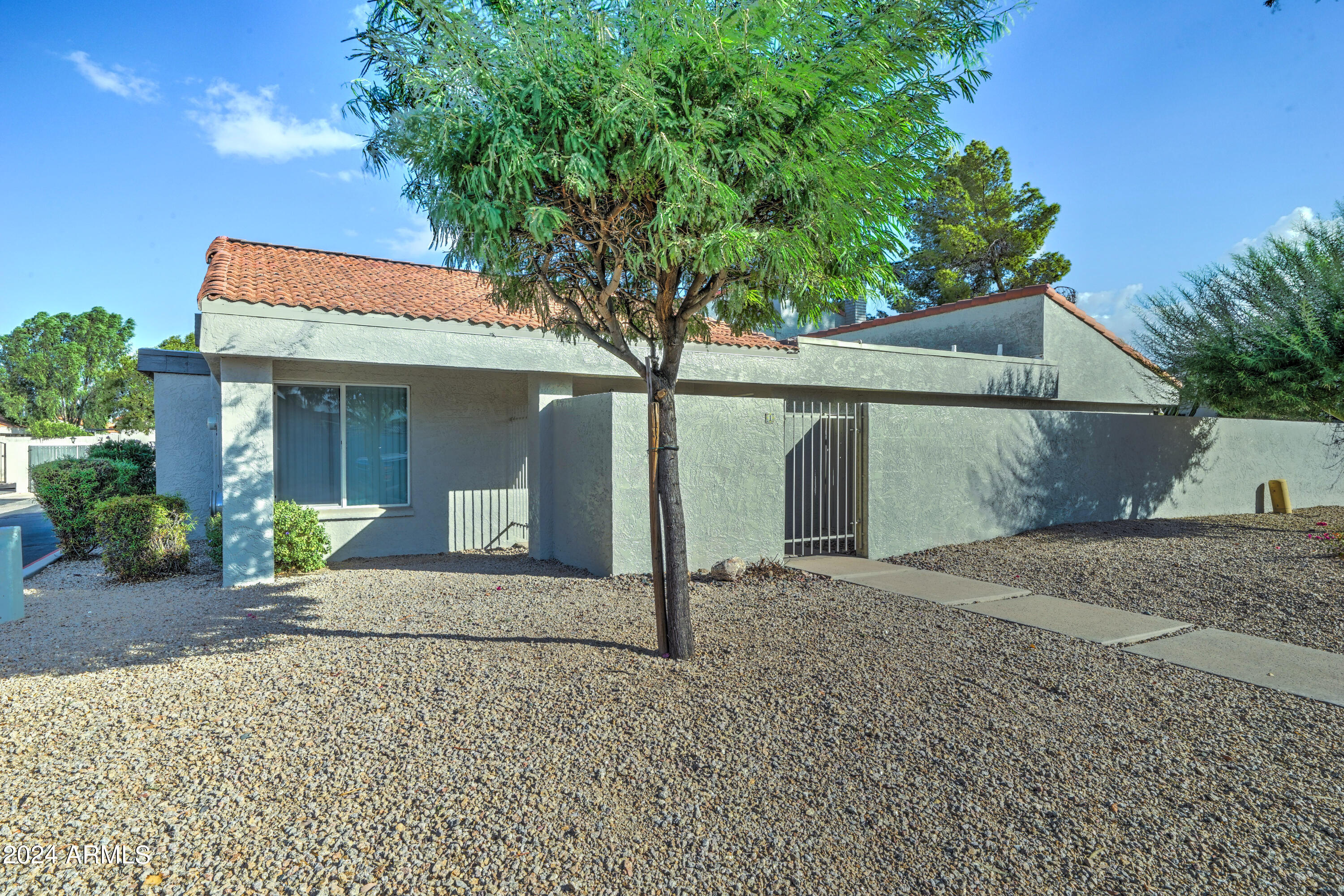 2416 W Caribbean Lane Property Photo 1