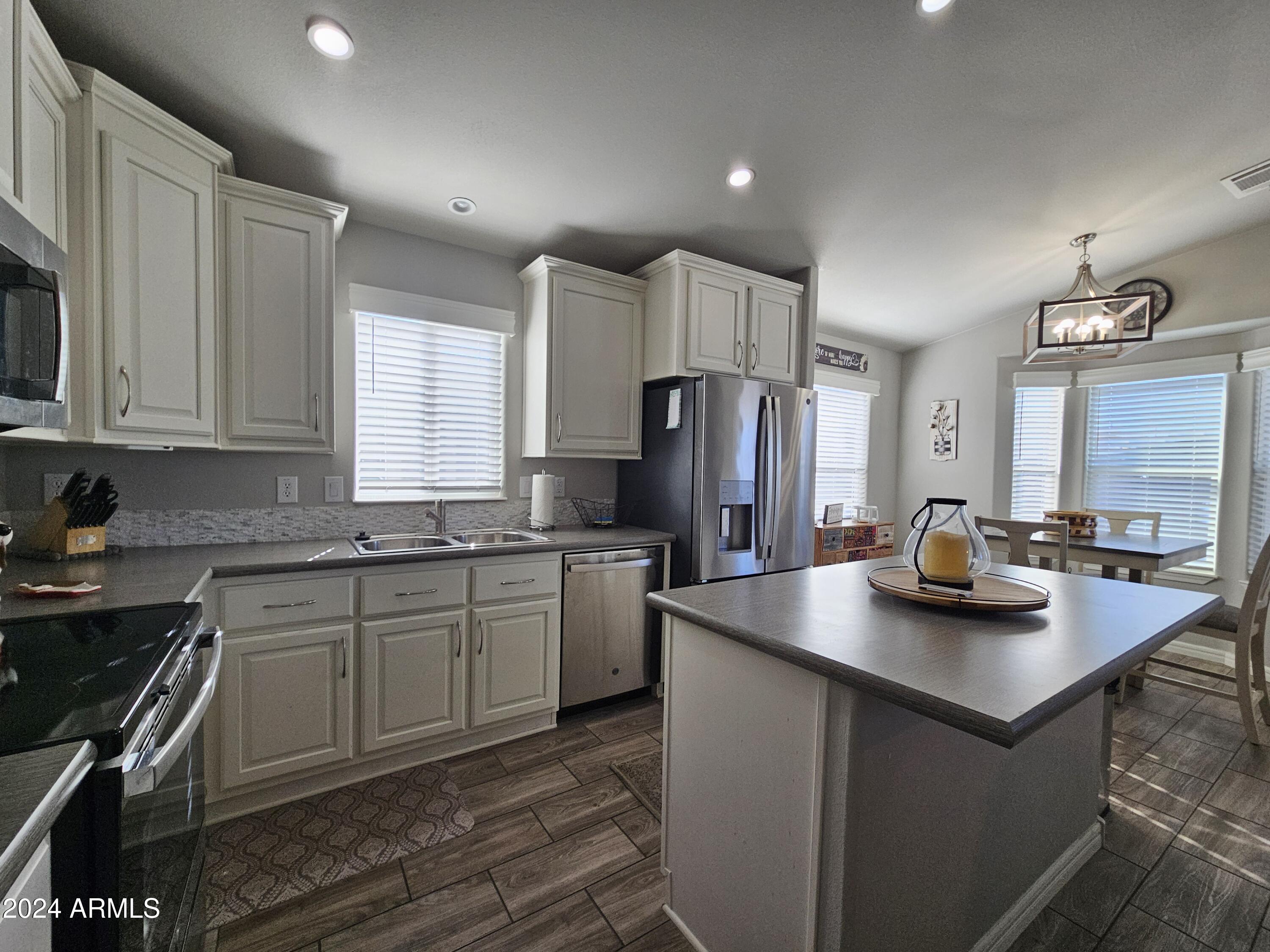 650 N Hawes Road Property Photo 1
