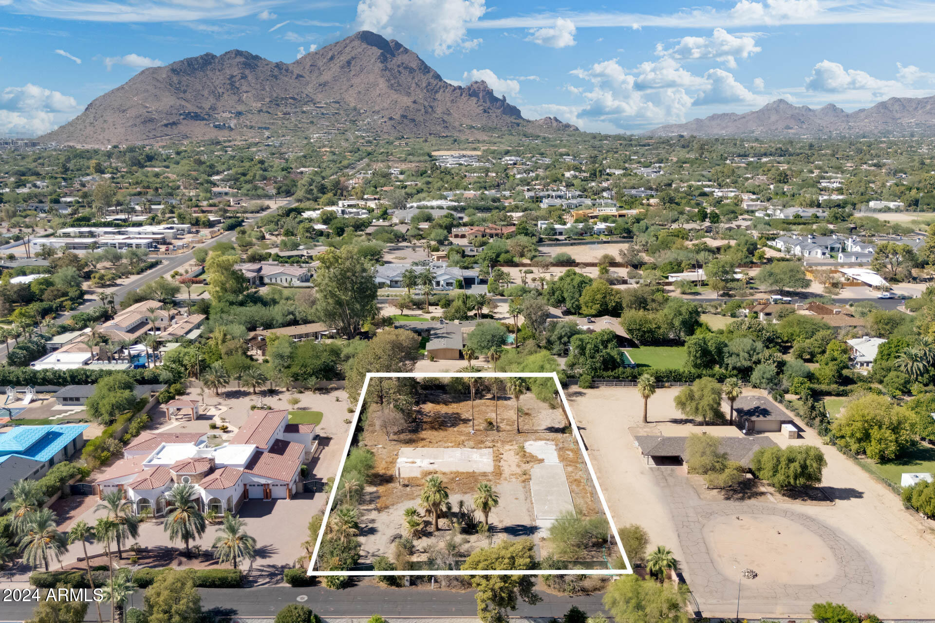 5532 N Quail Place Property Photo 1