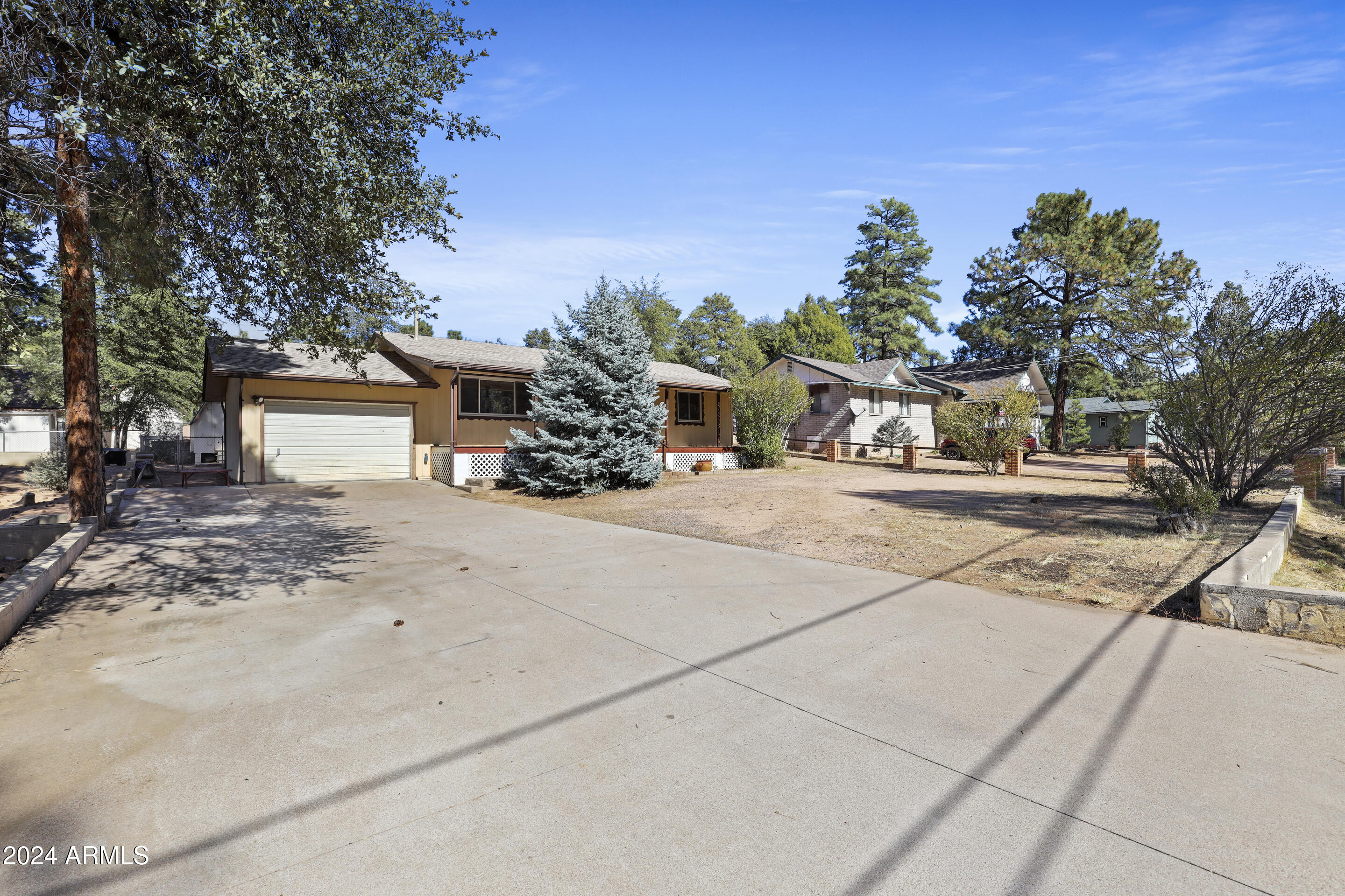 200 W Forest Drive Property Photo 1