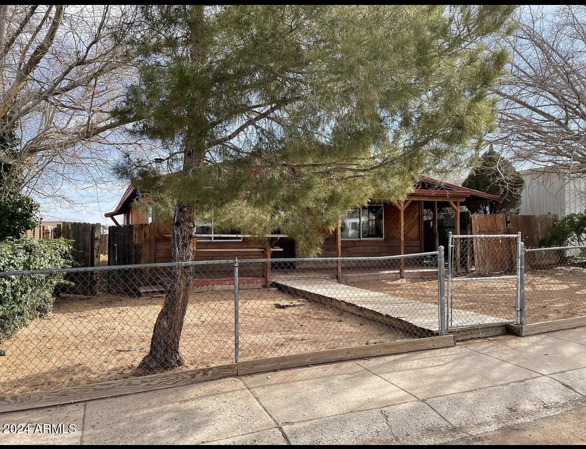 825 COLORADO Street