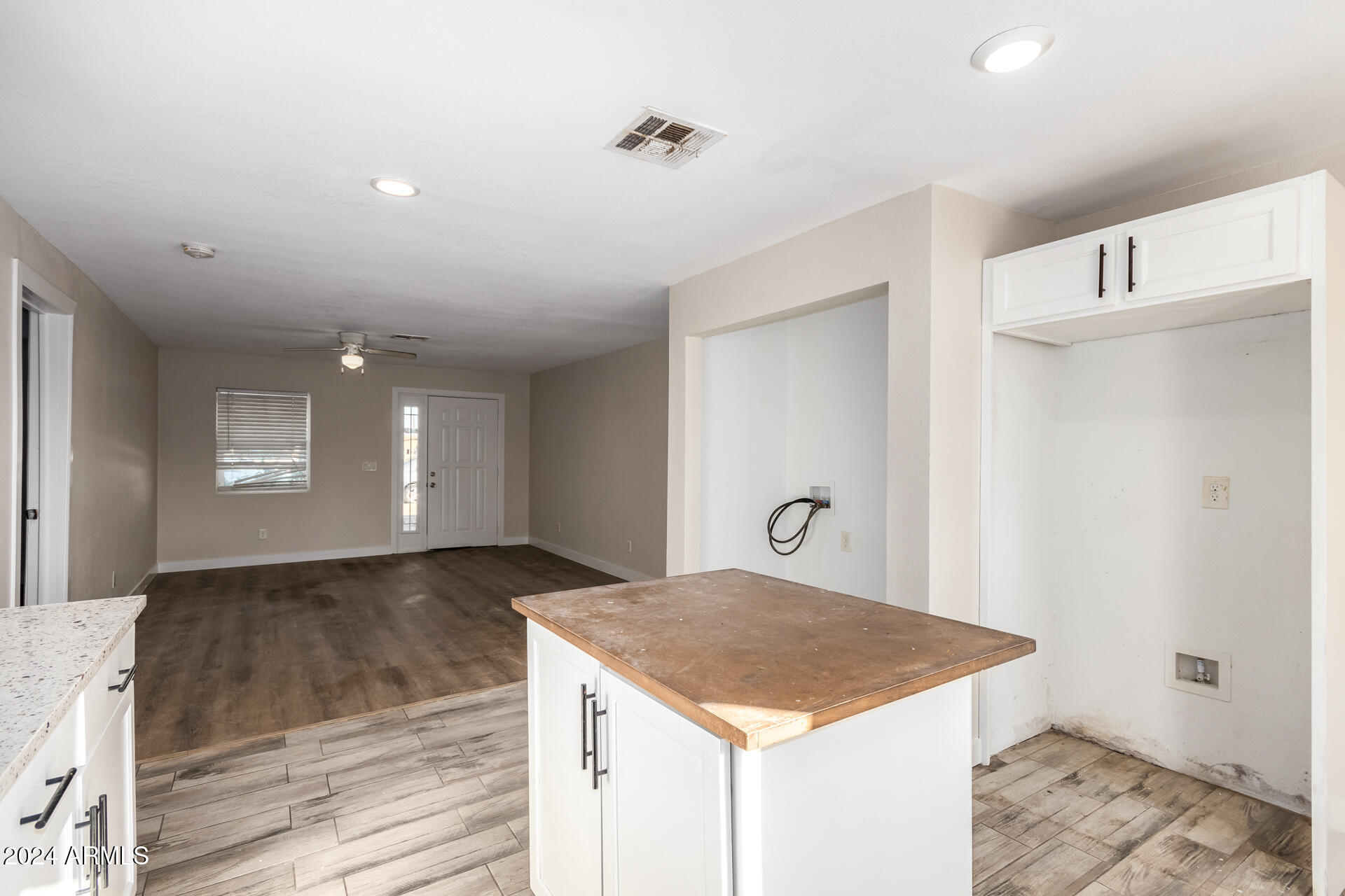 914 S 30th Drive Property Photo 12