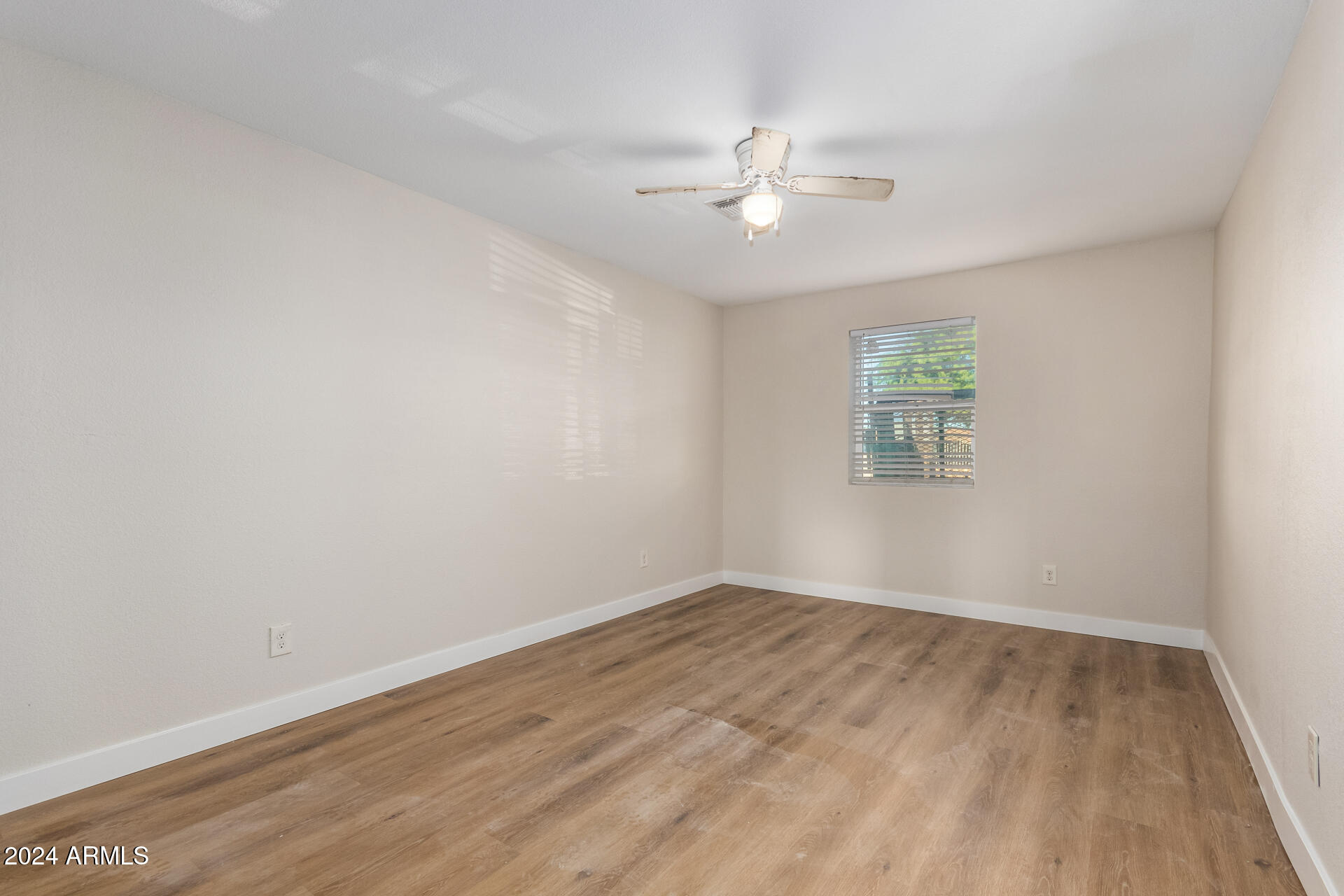 914 S 30th Drive Property Photo 14
