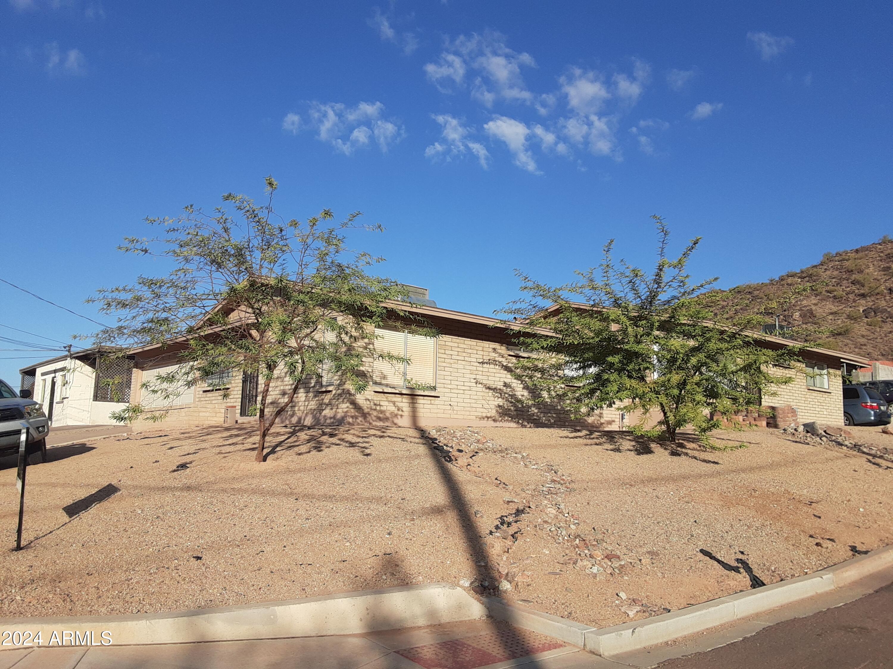 1502 W Shangri La Road Property Photo