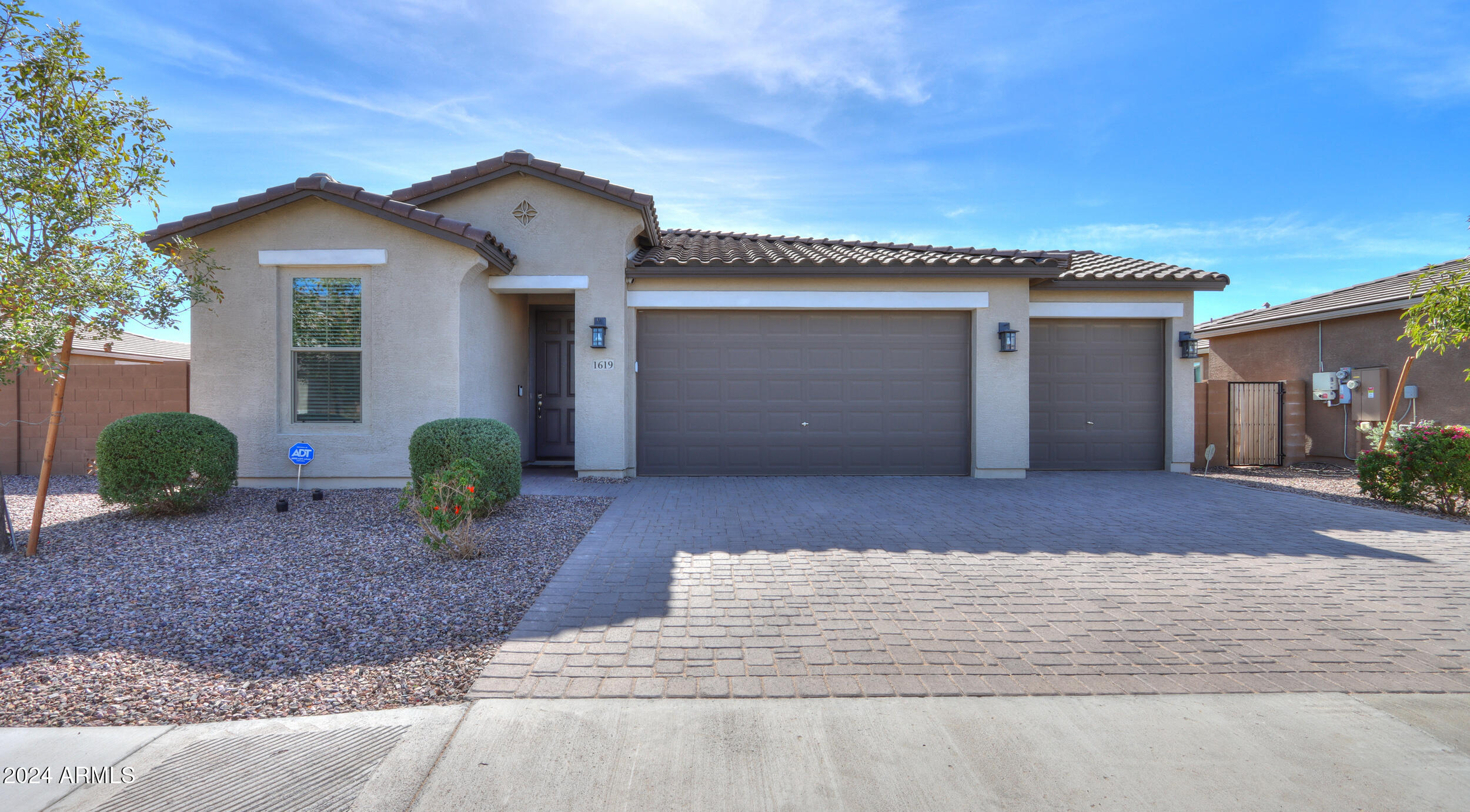 1619 E Joelle Drive Property Photo 1