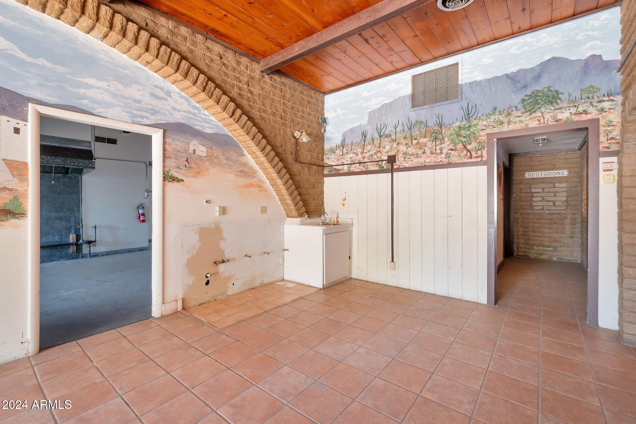 170 N Main Street Property Photo 4