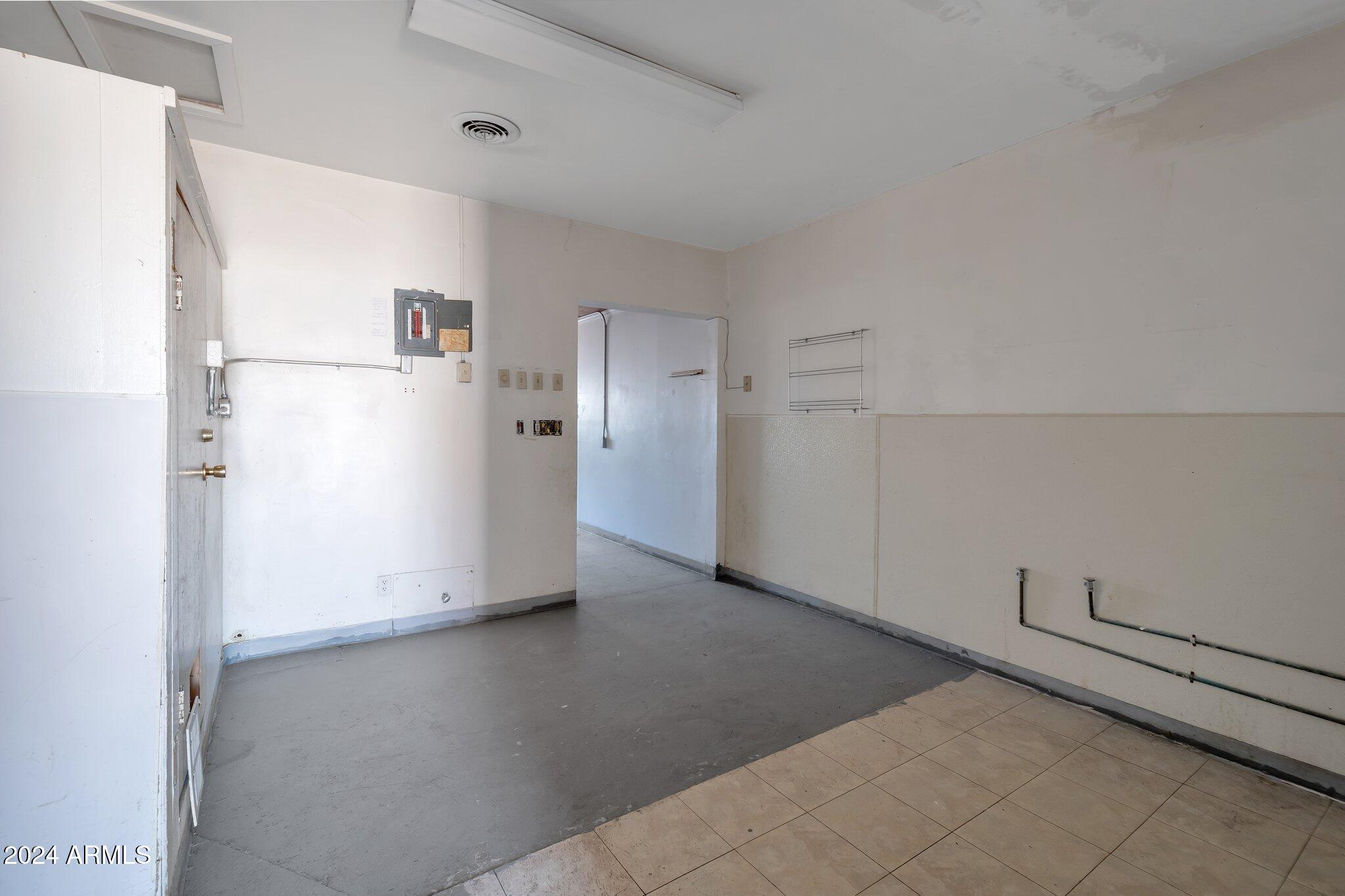 170 N Main Street Property Photo 8