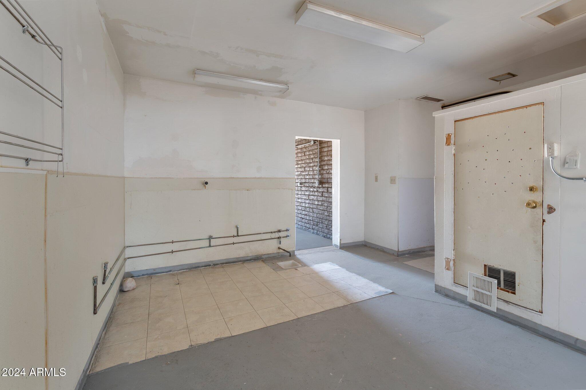 170 N Main Street Property Photo 9