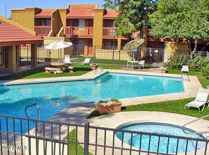 8344 N 67th Avenue Property Photo 1