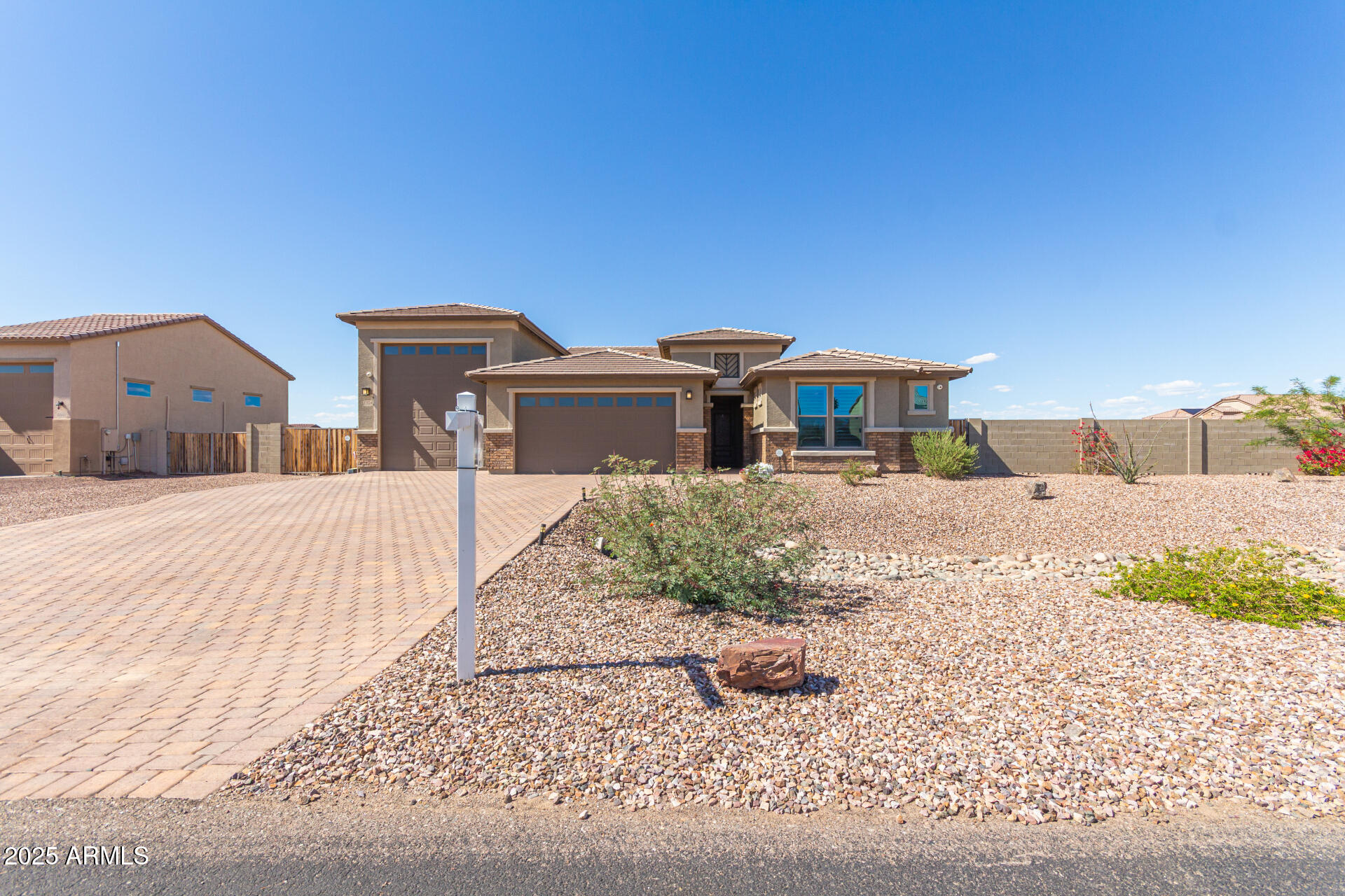 13524 W Sierra Vista Drive Property Photo 1