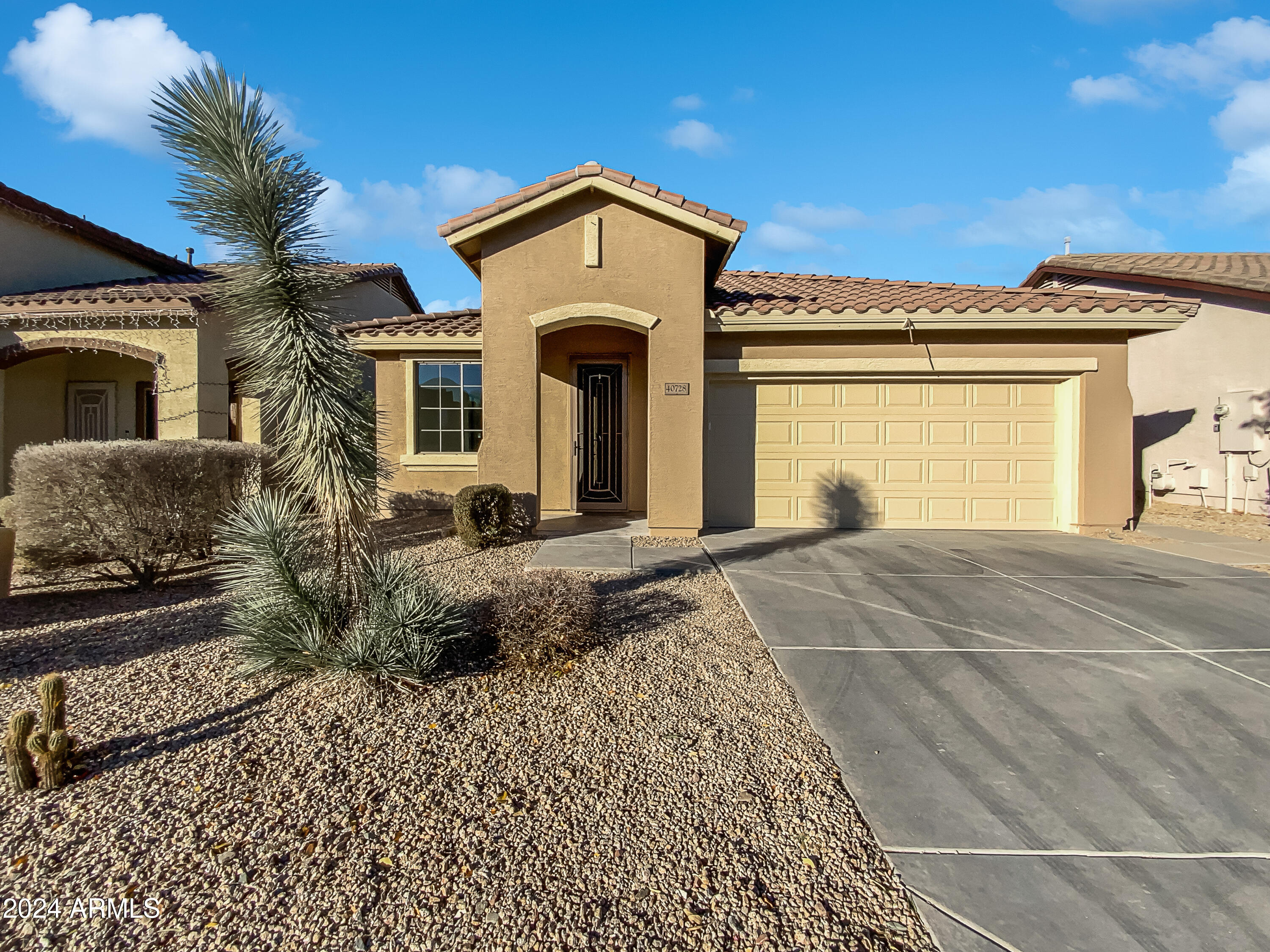 40728 N Hudson Trail Property Photo 1