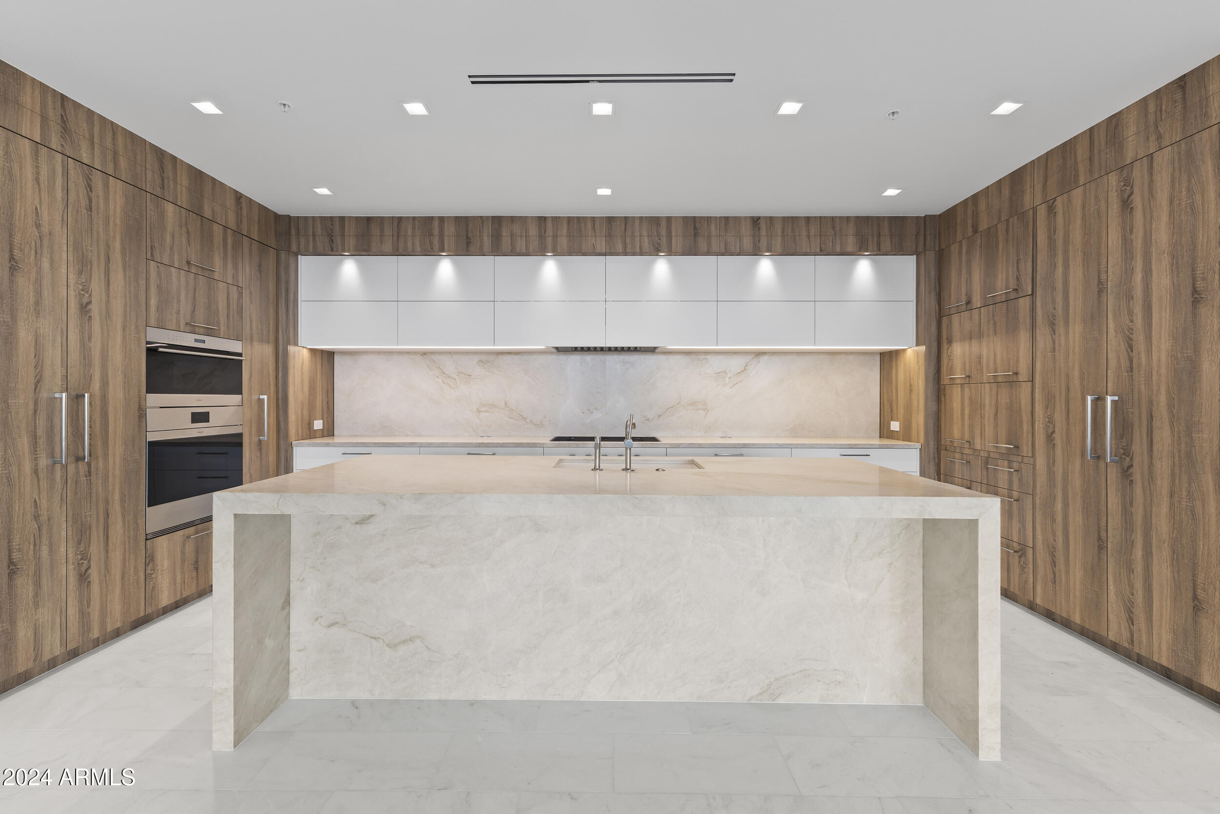 6587 N Palmeraie Boulevard Property Photo 1