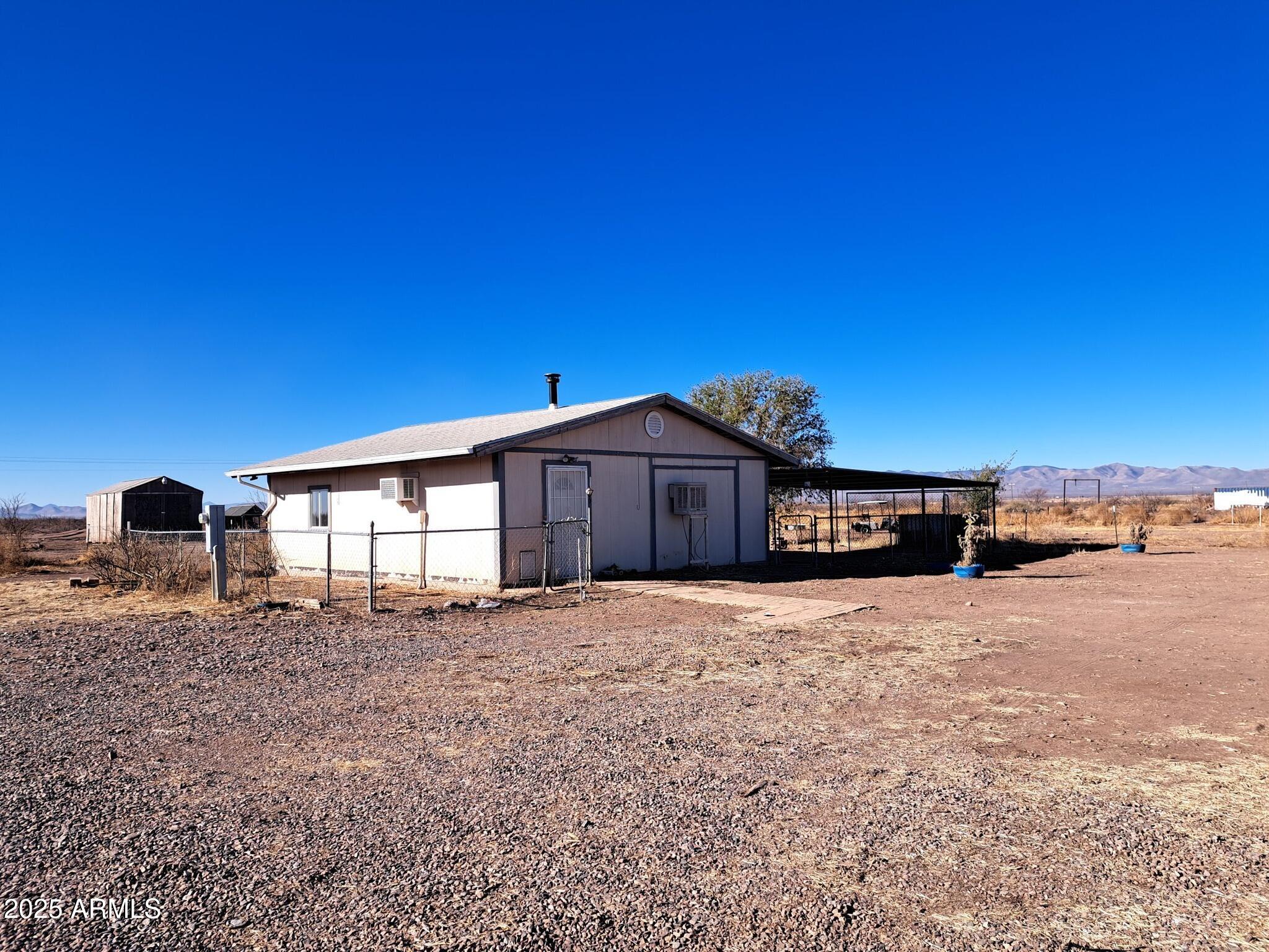 4202 W Lee Road Property Photo 1