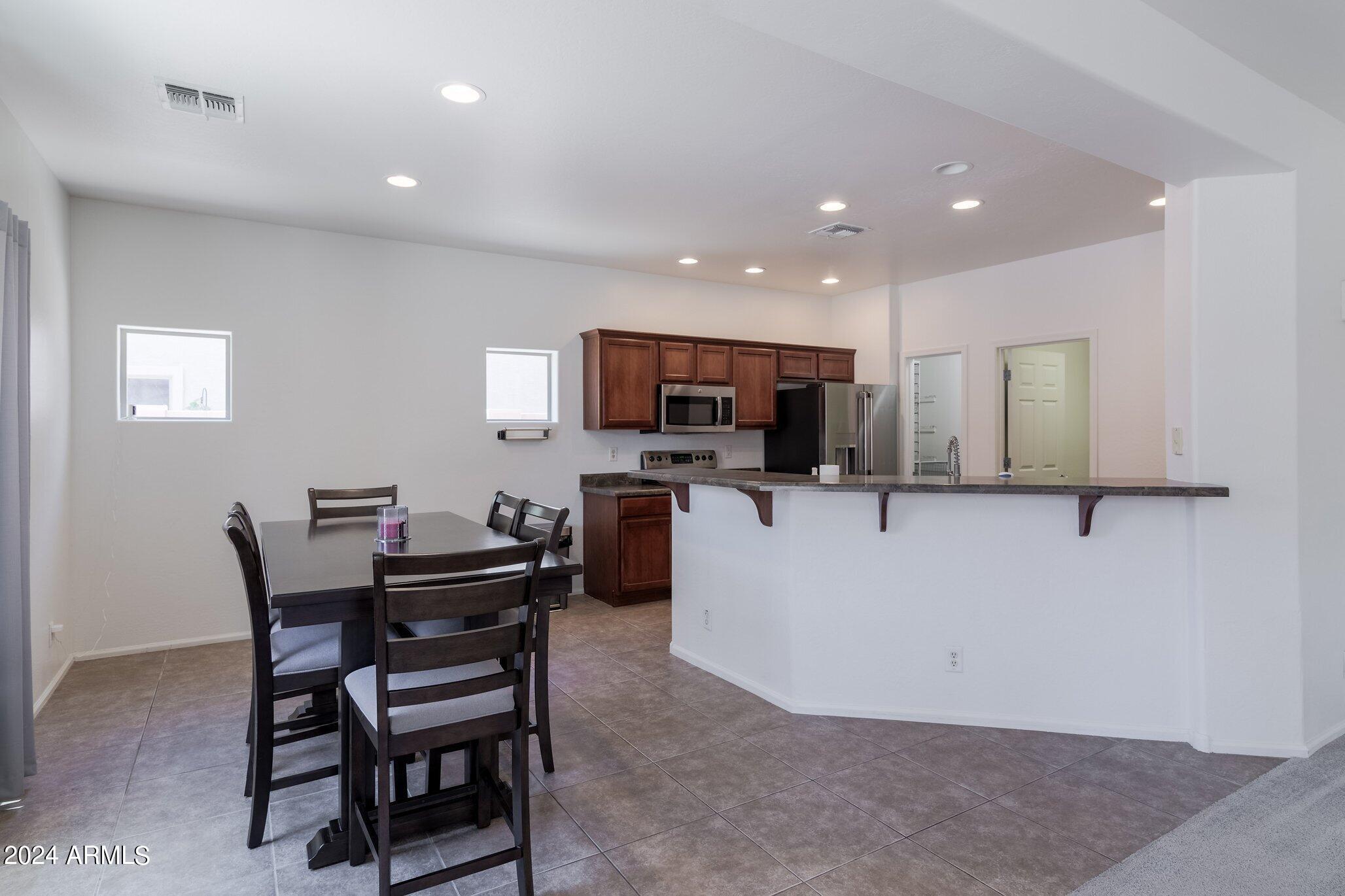44175 W Knauss Drive Property Photo 8