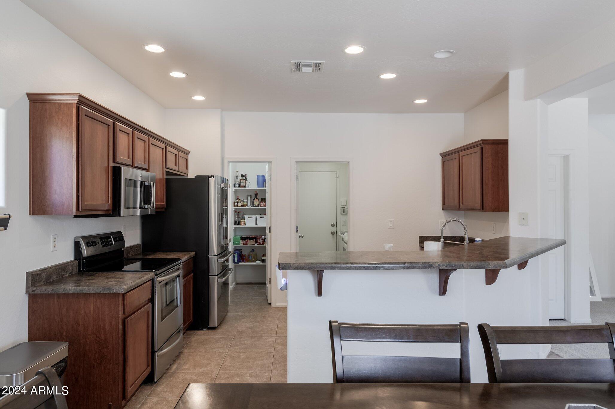 44175 W Knauss Drive Property Photo 10