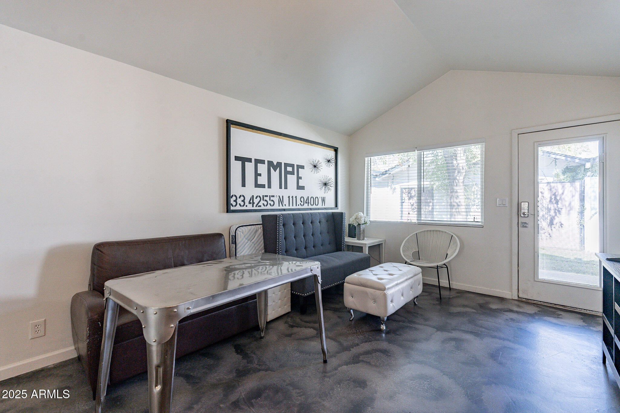 2309 S College Avenue Property Photo 8