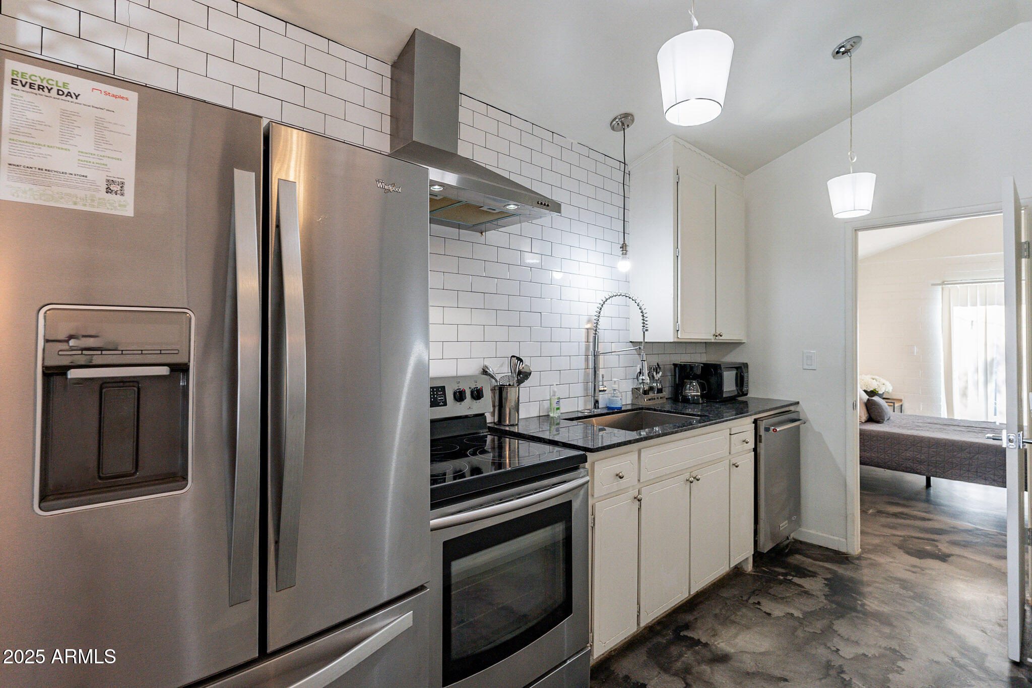 2309 S College Avenue Property Photo 11