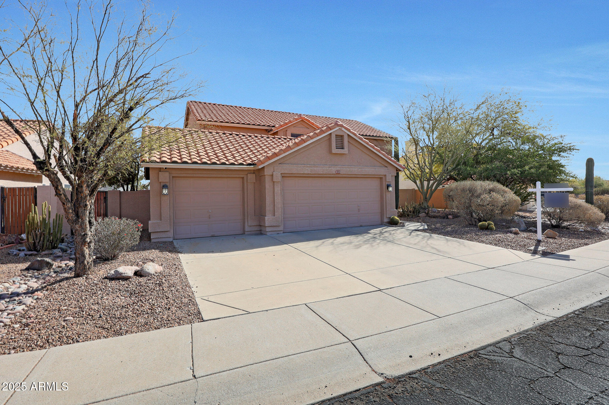 4121 E Milton Drive Property Photo 2