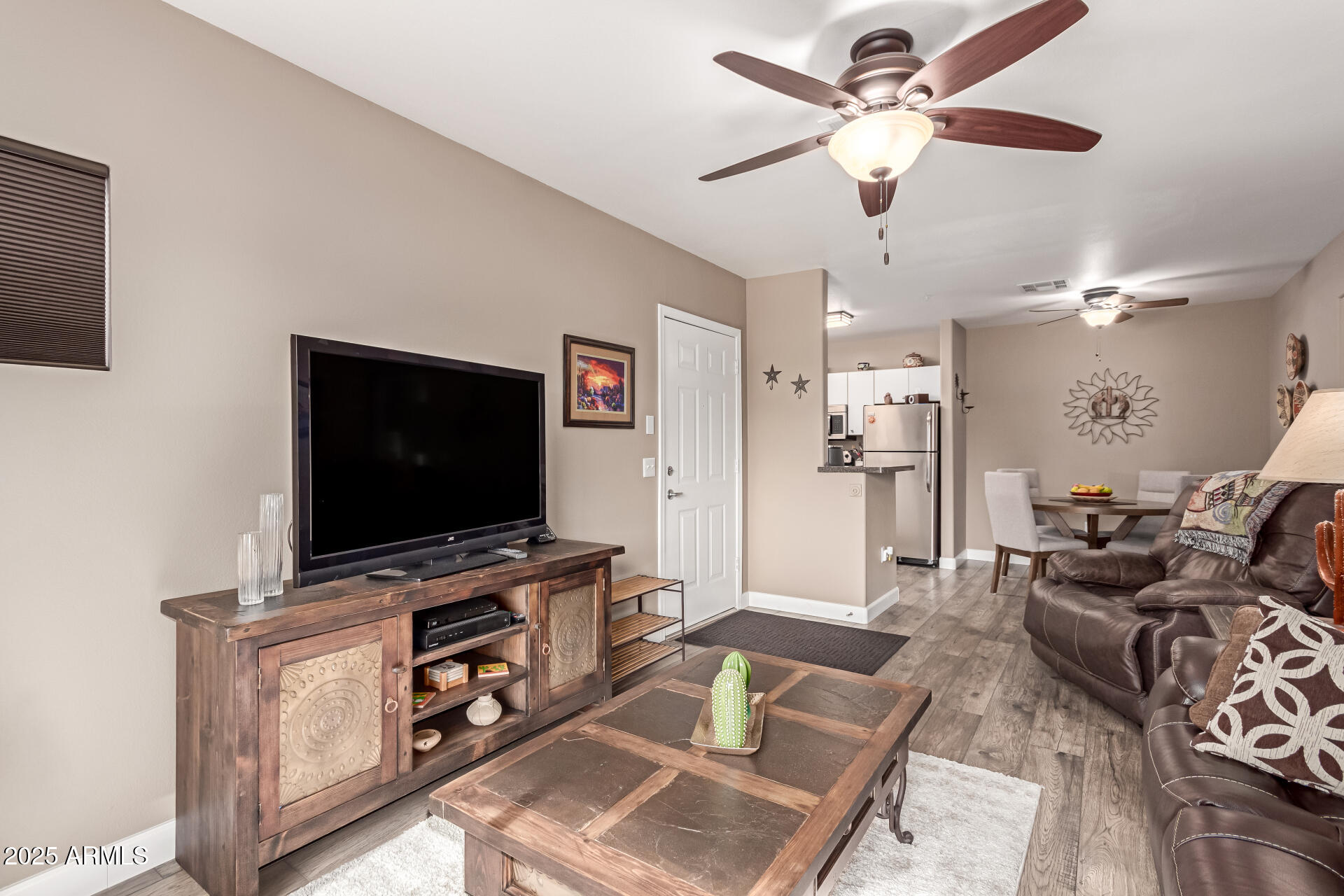1295 N Ash Street Property Photo 4