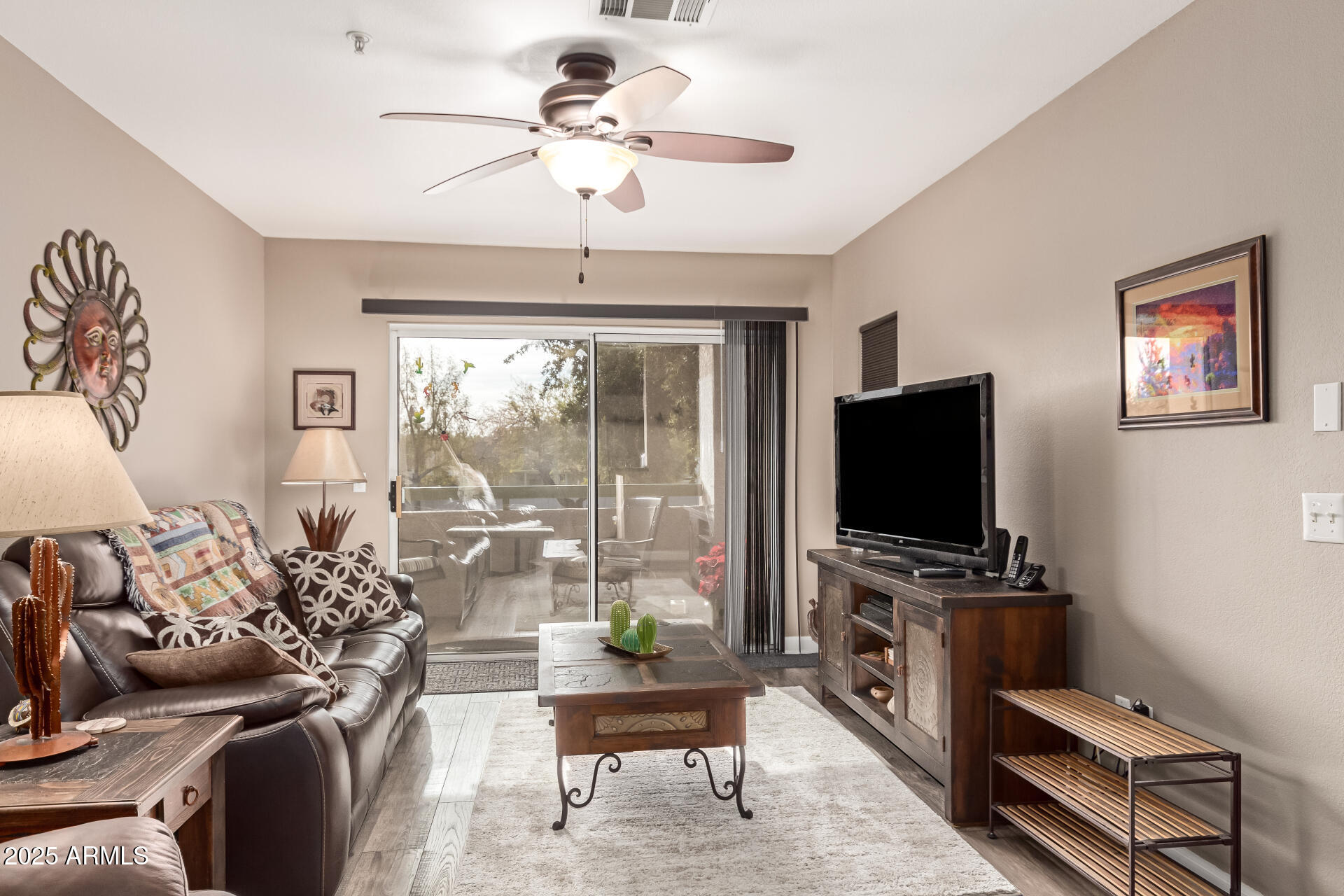 1295 N Ash Street Property Photo 5