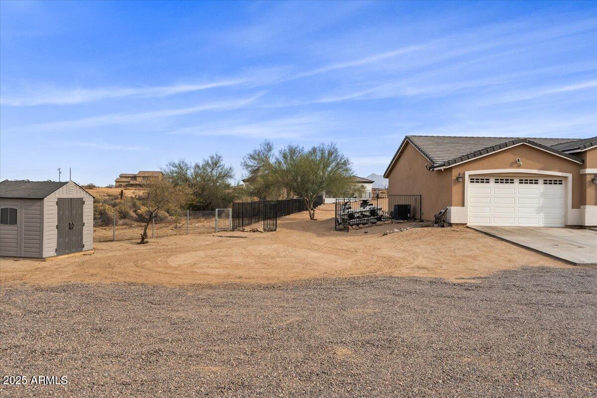 12121 S 214th Avenue Property Photo 8